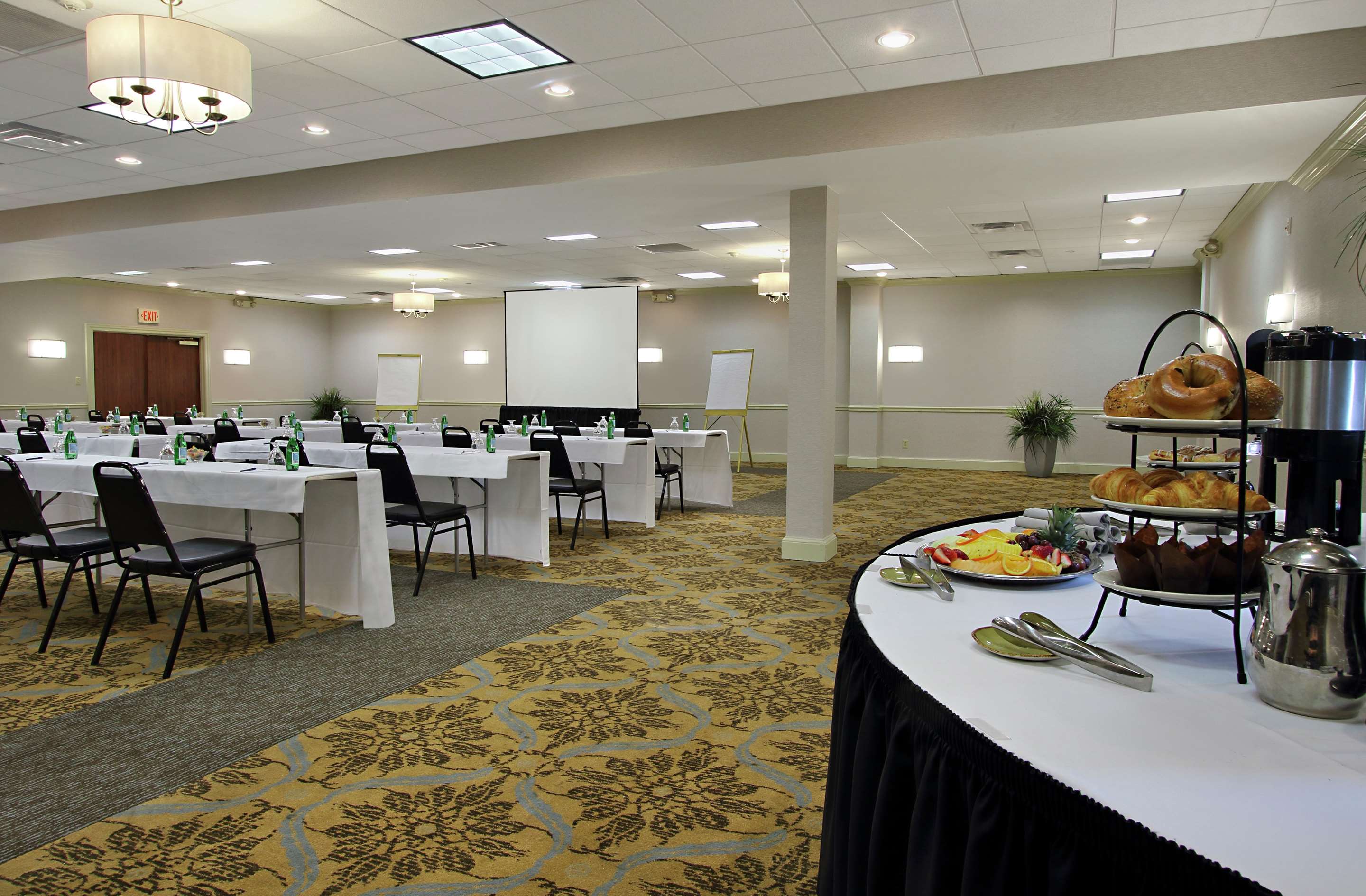 Meeting Room | DoubleTree by Hilton Mahwah