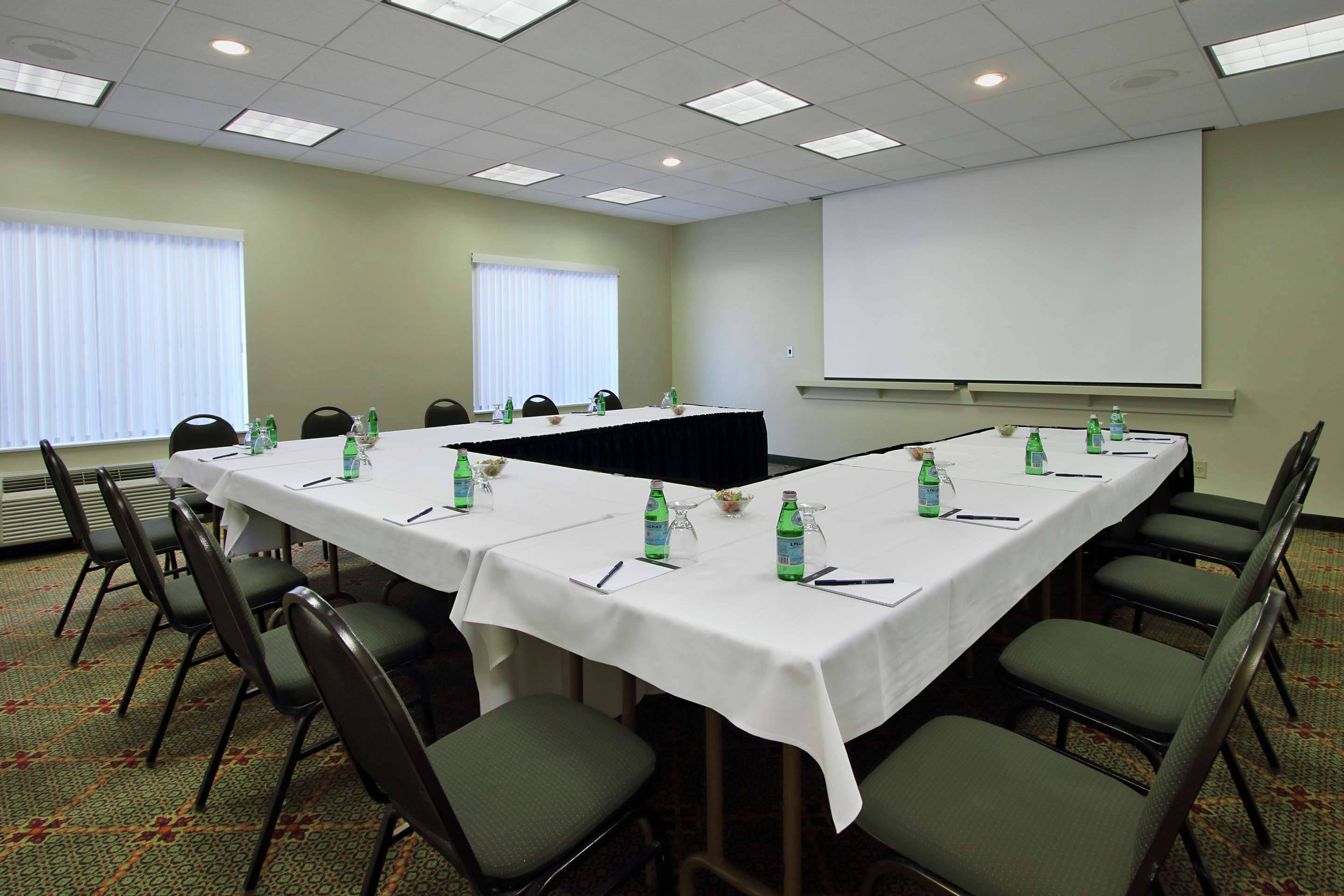 Meeting Room | DoubleTree by Hilton Mahwah