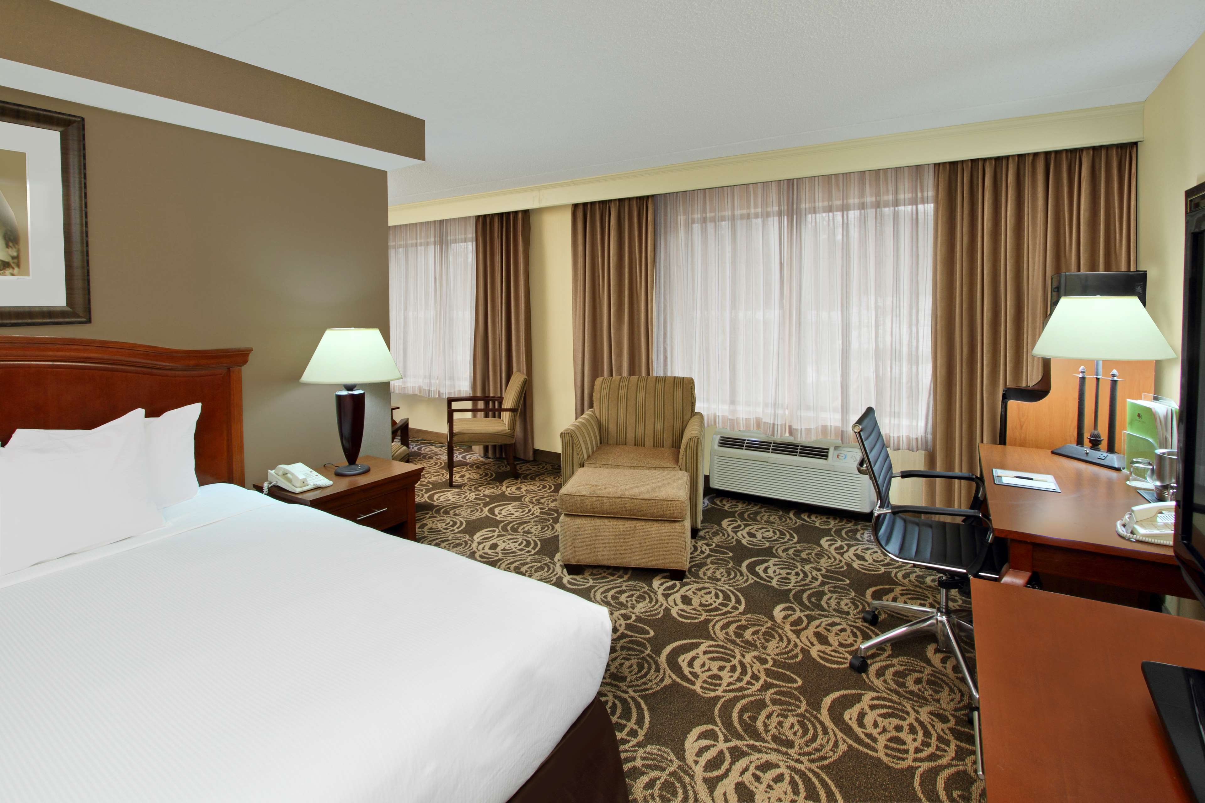 DoubleTree Hotel Mahwah - Tap to explore photos