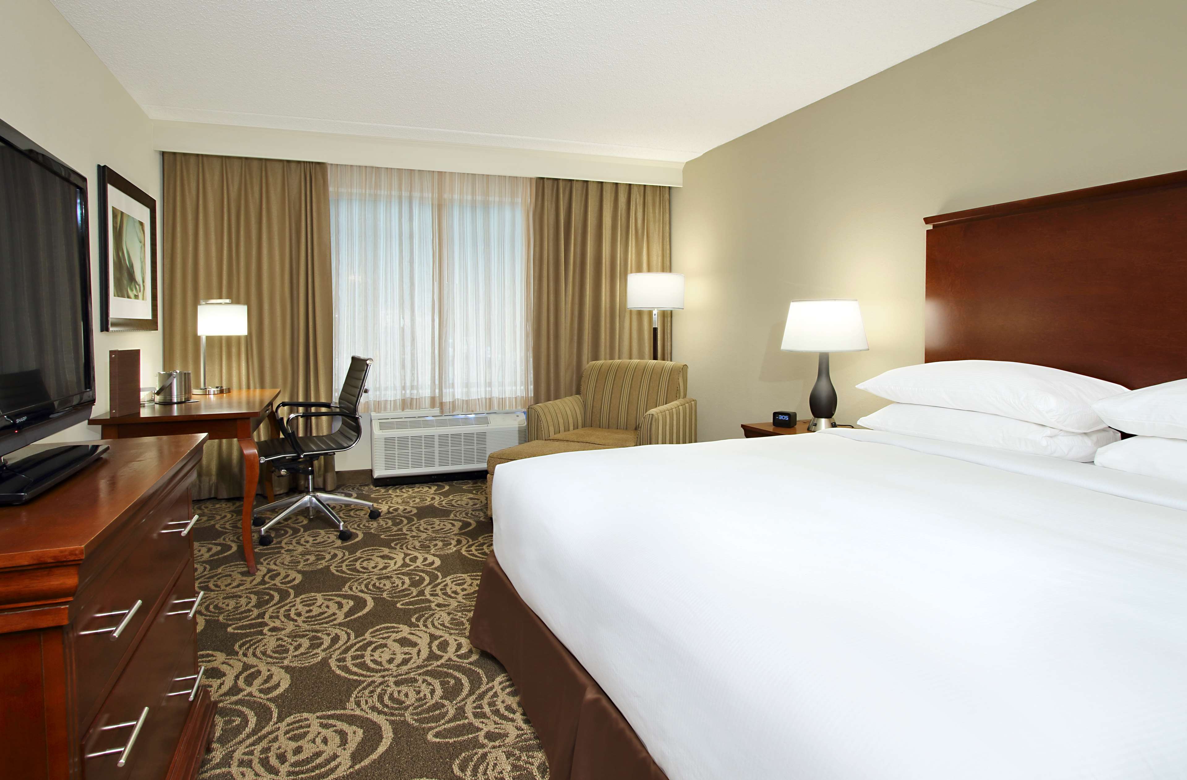 DoubleTree Hotel Mahwah Room Type - 1 KG ACC BATHTUB NO SMOK
