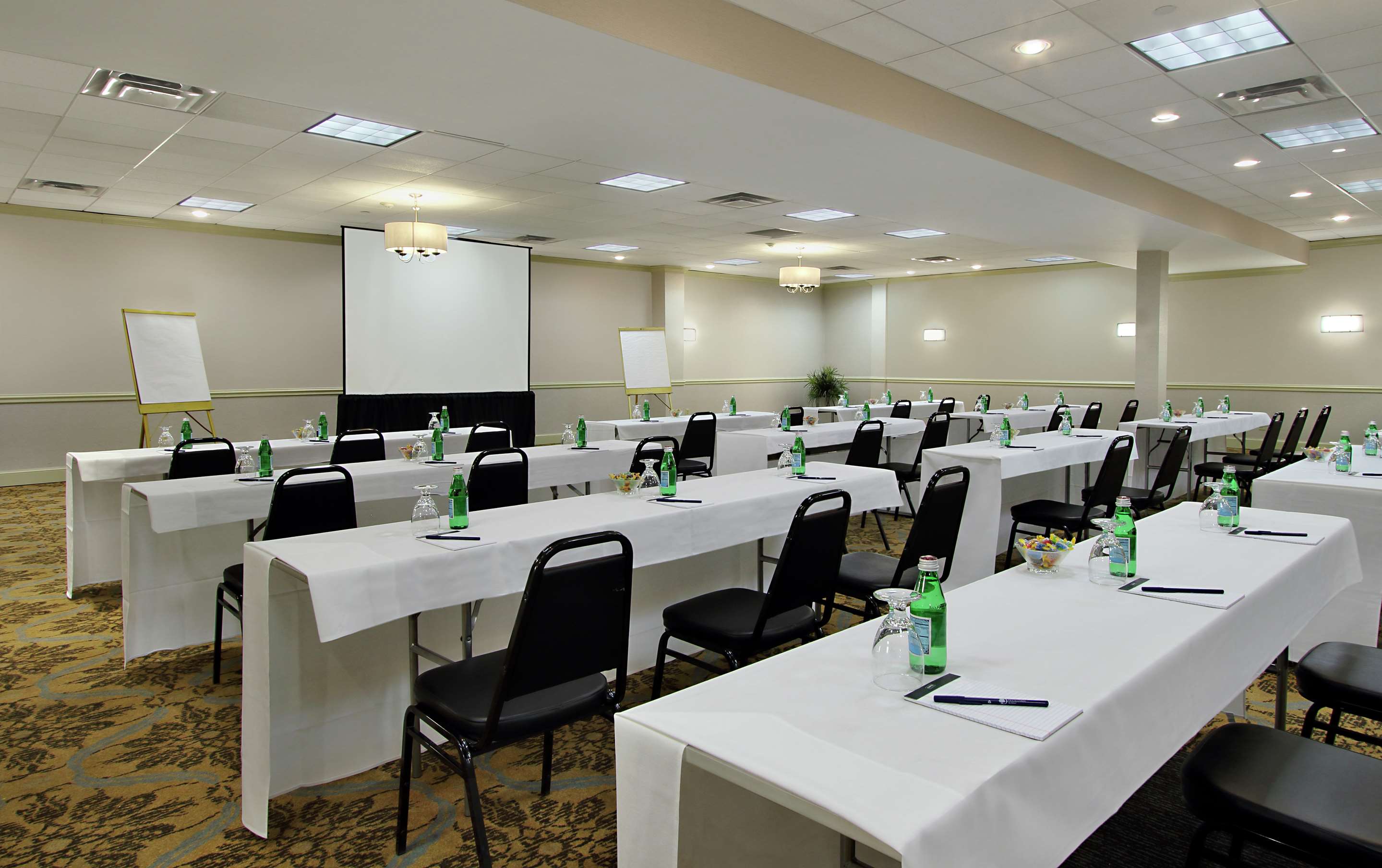 Meeting Room | DoubleTree by Hilton Mahwah