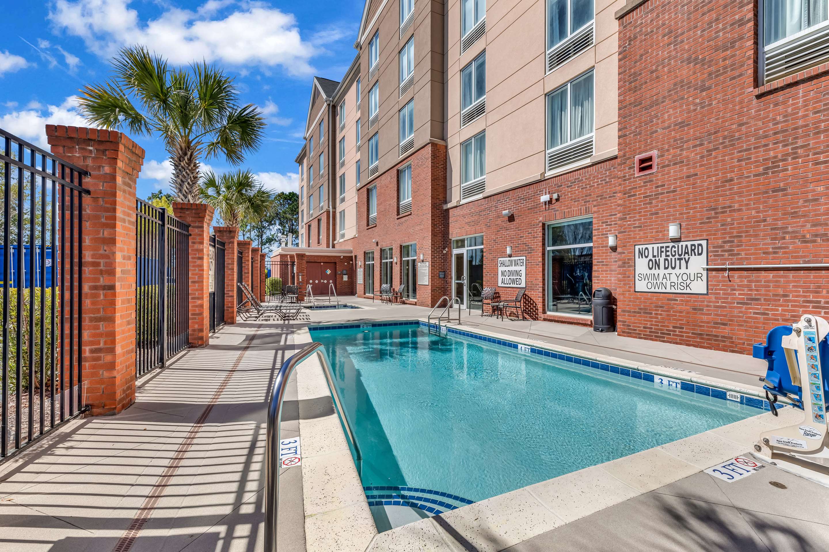 Pool | Hilton Garden Inn Myrtle Beach/Coastal Grand Mall