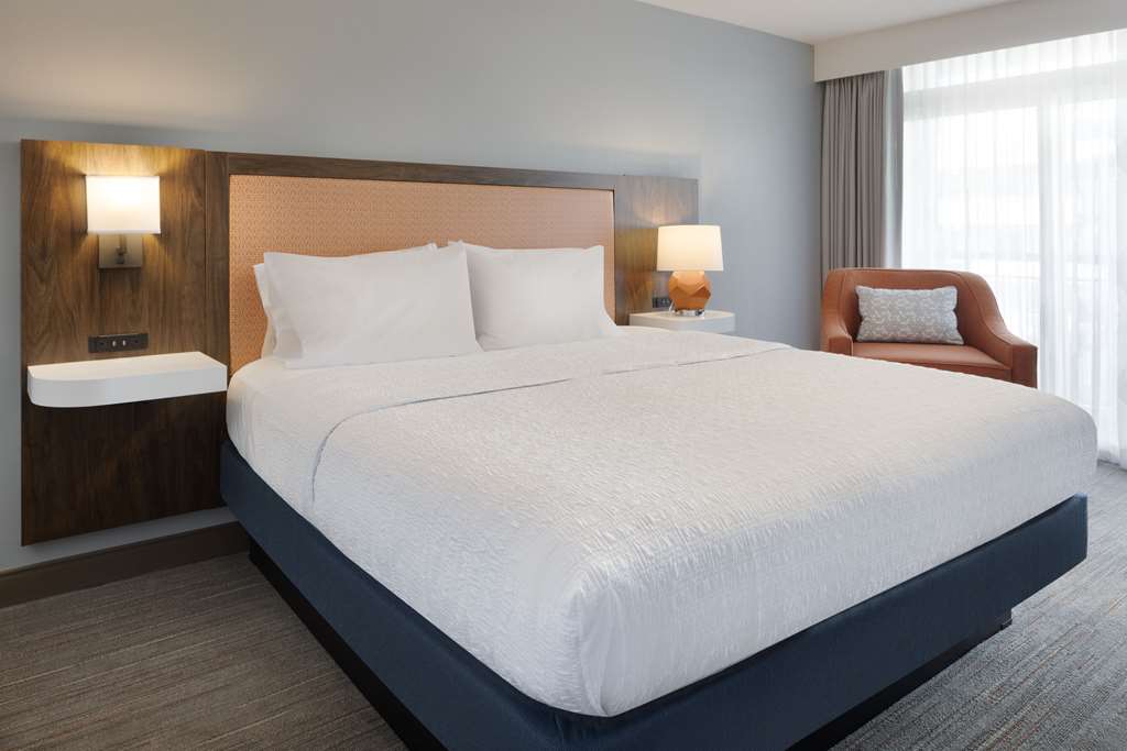 Hampton Inn &amp; Suites Myrtle Beach Oceanfront-guestroom-Guest Room,On-Site.jpg