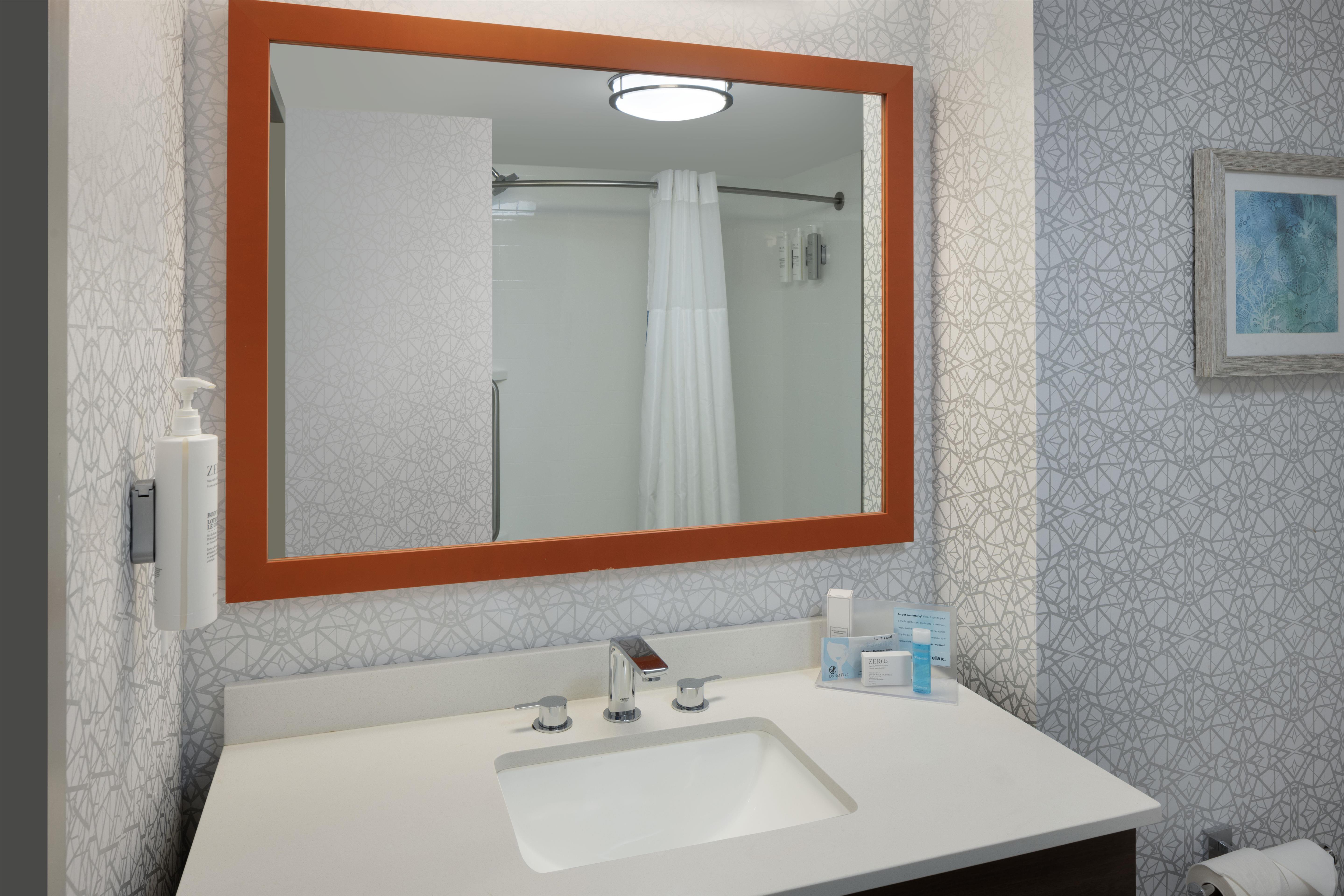 Hampton Inn & Suites Myrtle Beach Room Type - 2 QNS SIDE OCEANVW NONSMOK