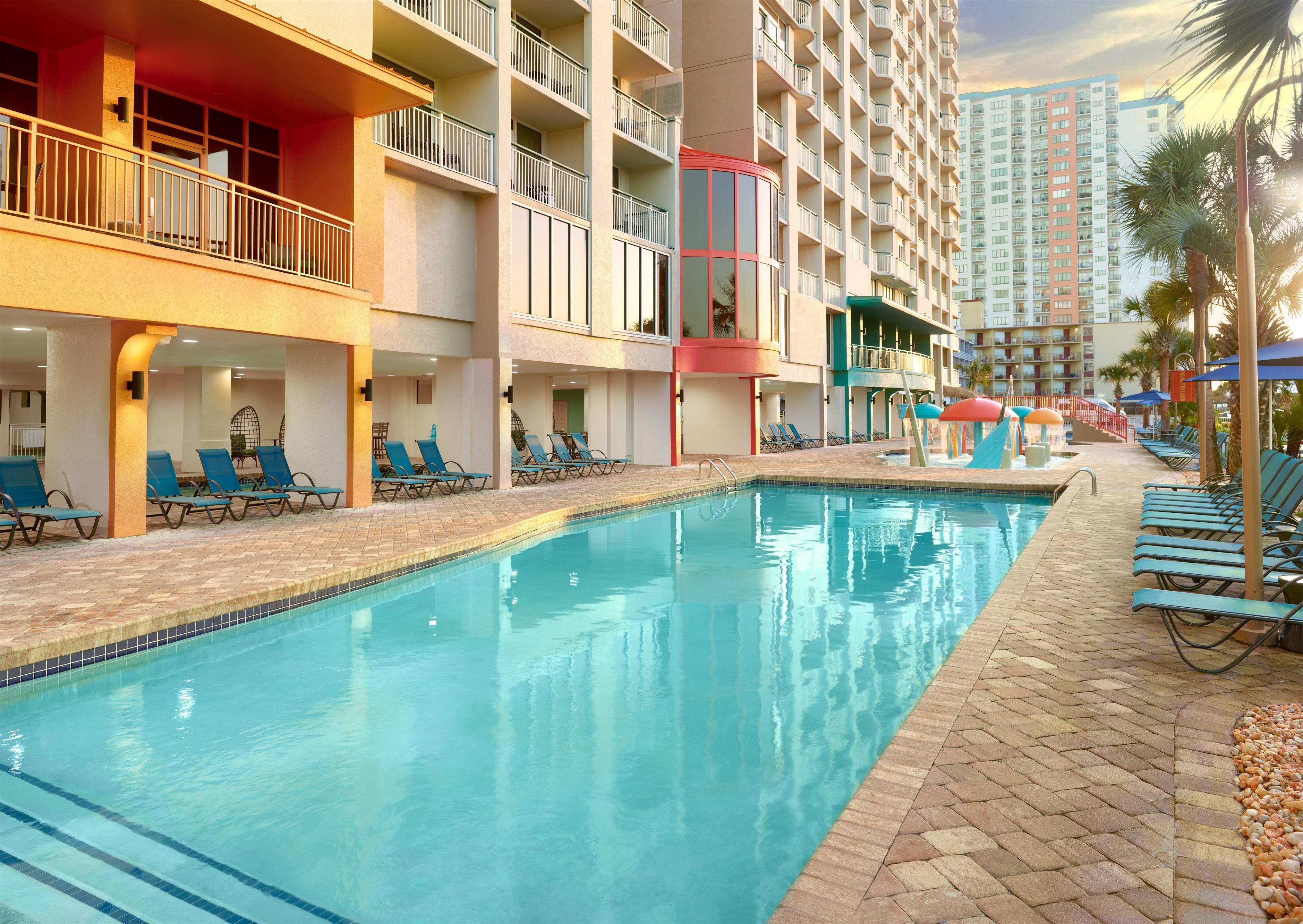 Pool | Hampton Inn & Suites Myrtle Beach/Oceanfront