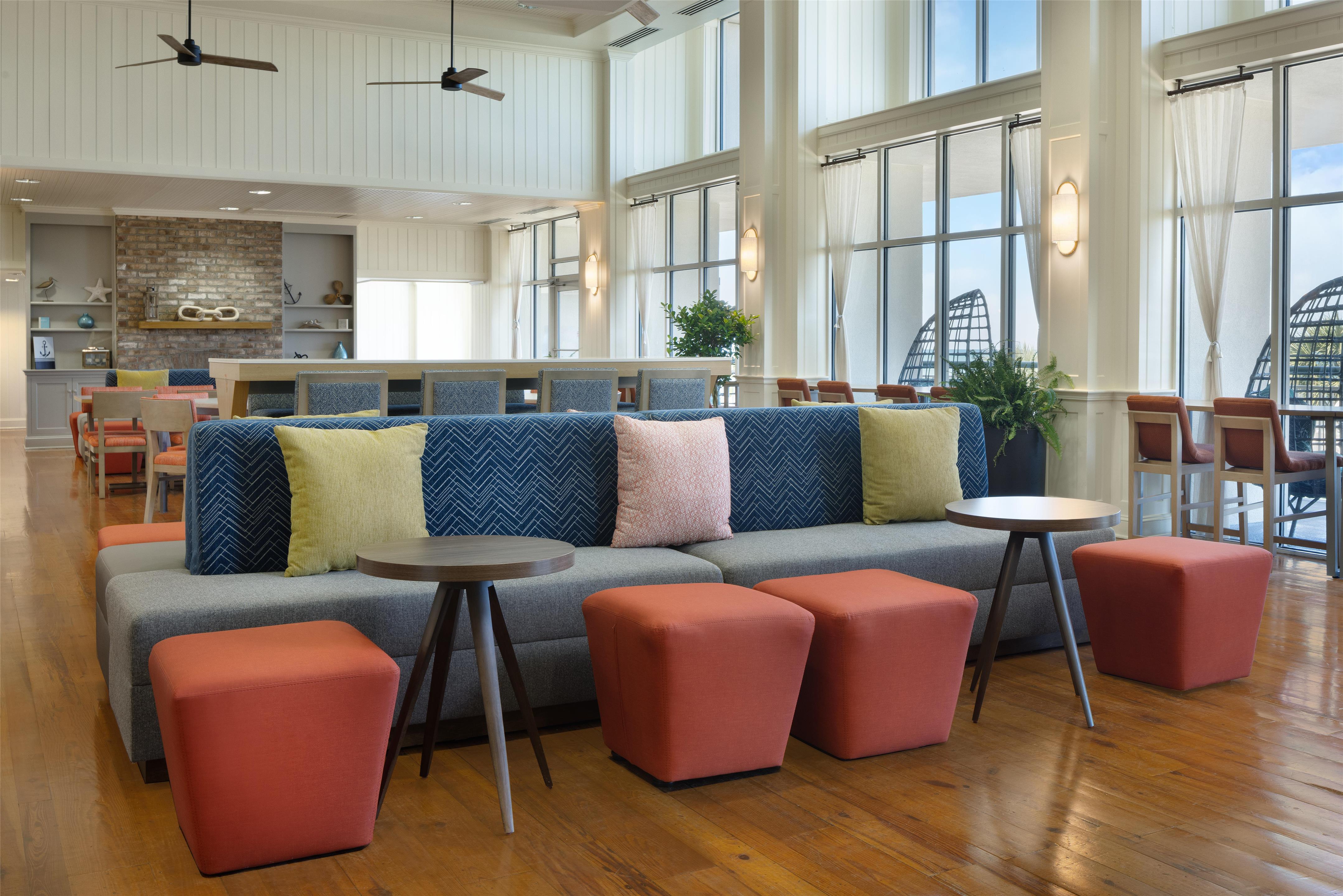 Lobby | Hampton Inn & Suites Myrtle Beach/Oceanfront