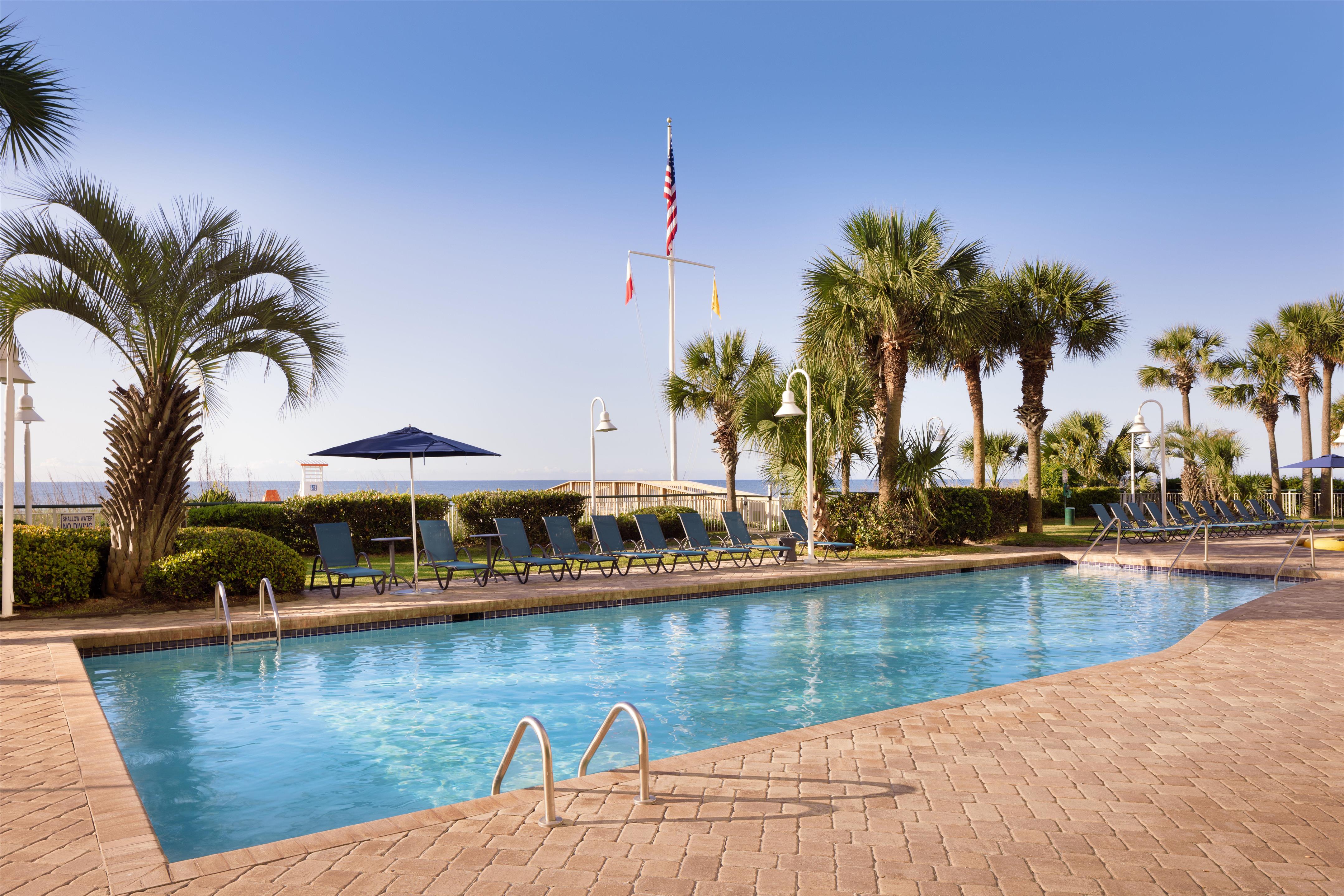Pool | Hampton Inn & Suites Myrtle Beach/Oceanfront