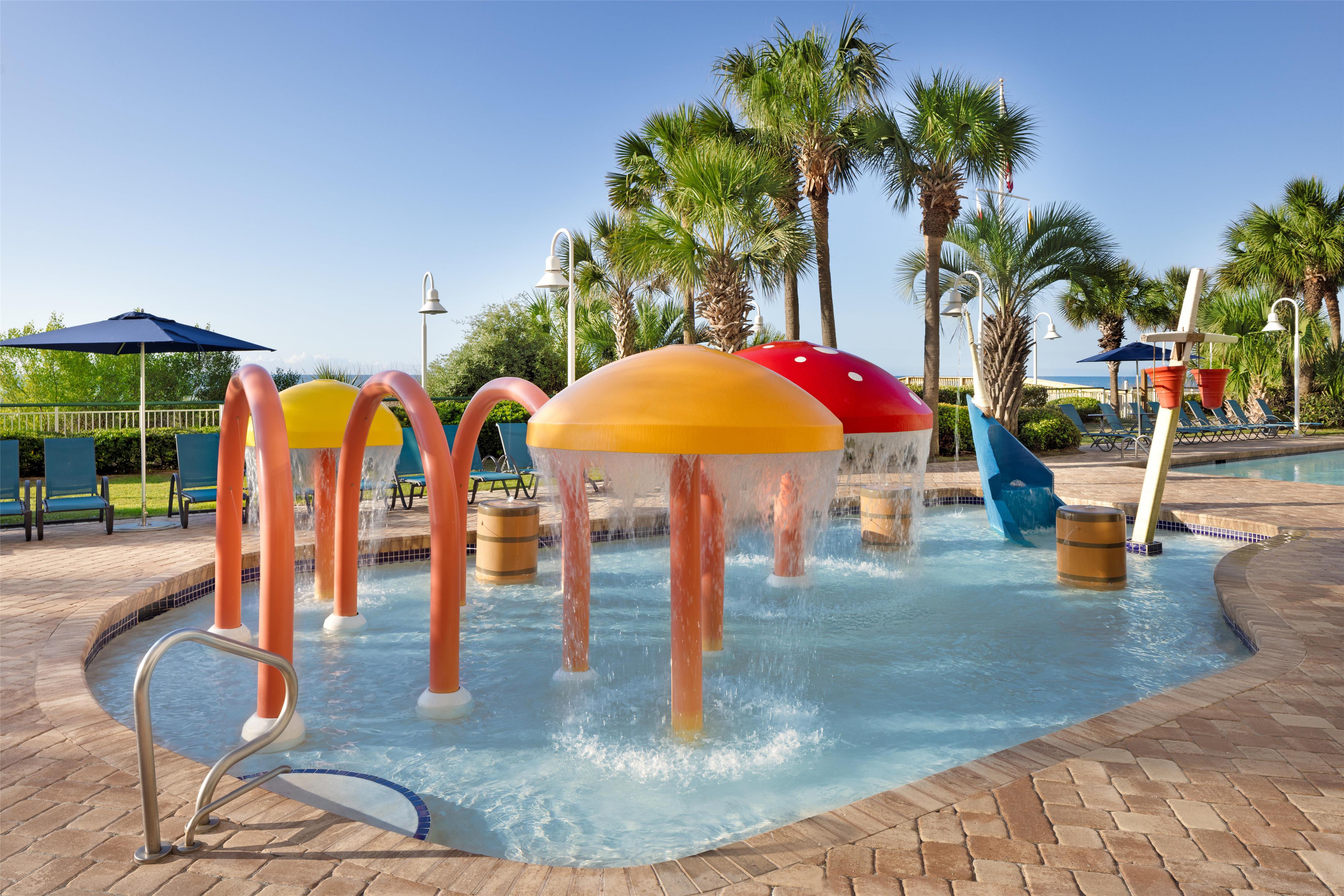 Pool | Hampton Inn & Suites Myrtle Beach/Oceanfront
