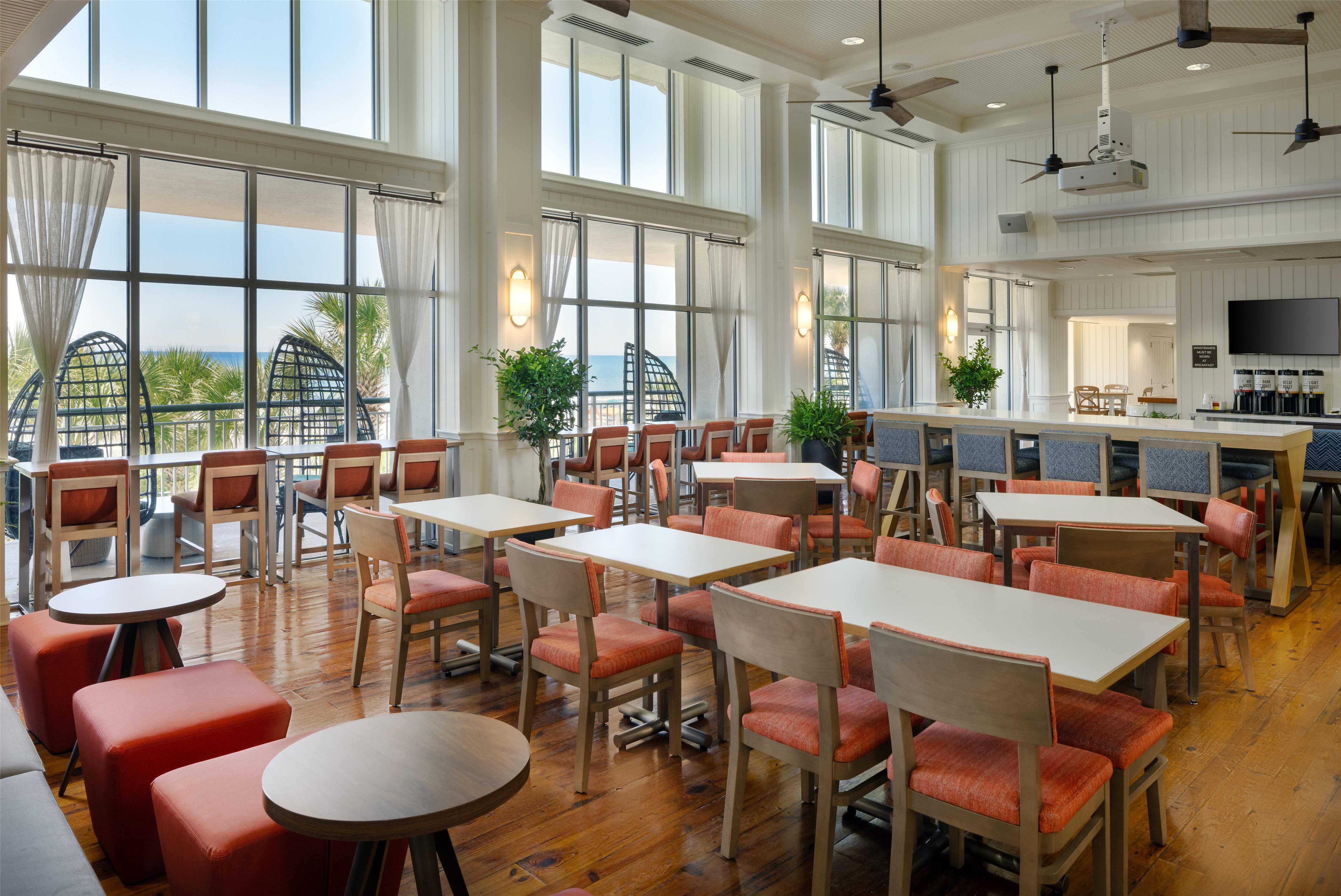 Breakfast Area | Hampton Inn & Suites Myrtle Beach/Oceanfront