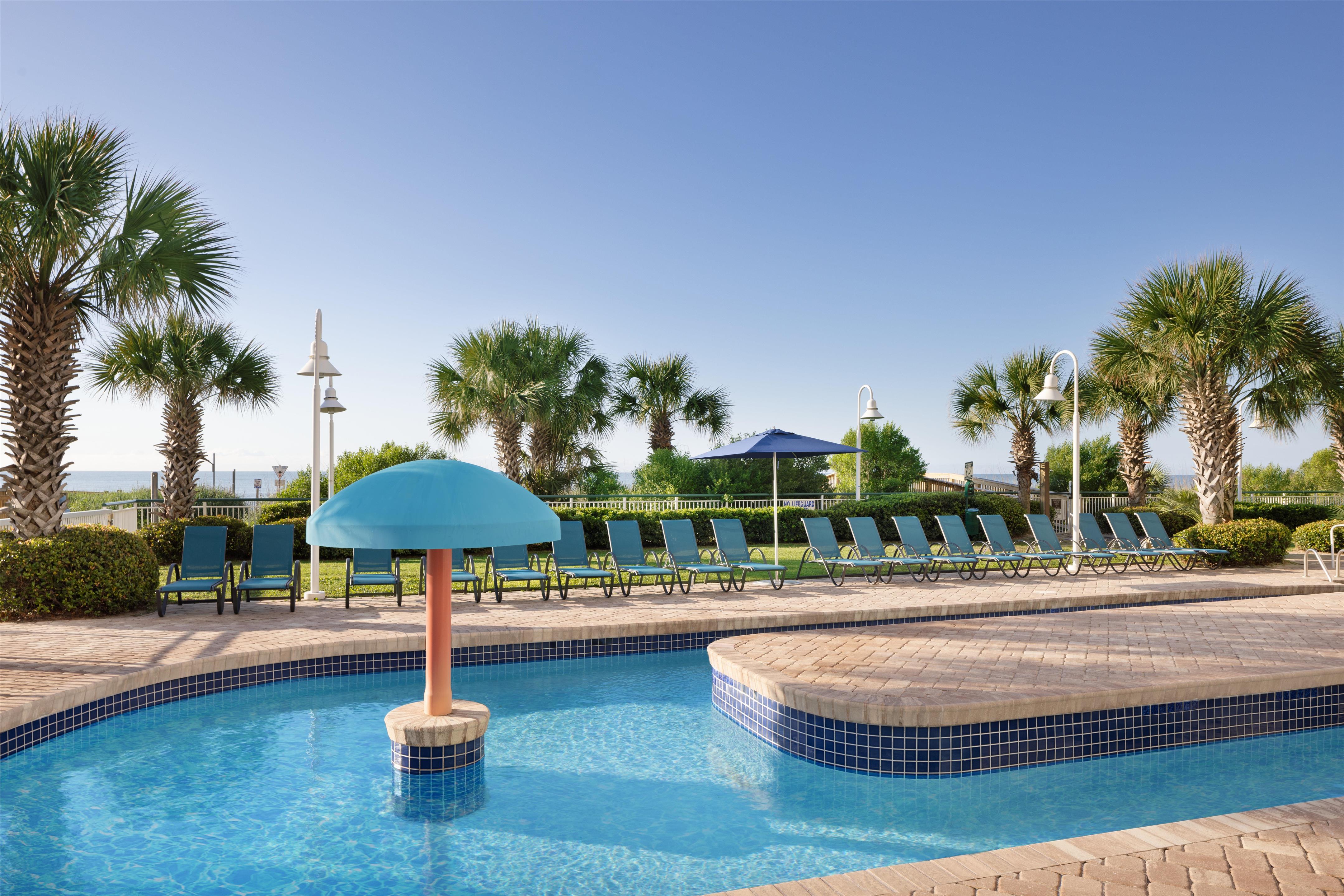 Pool | Hampton Inn & Suites Myrtle Beach/Oceanfront