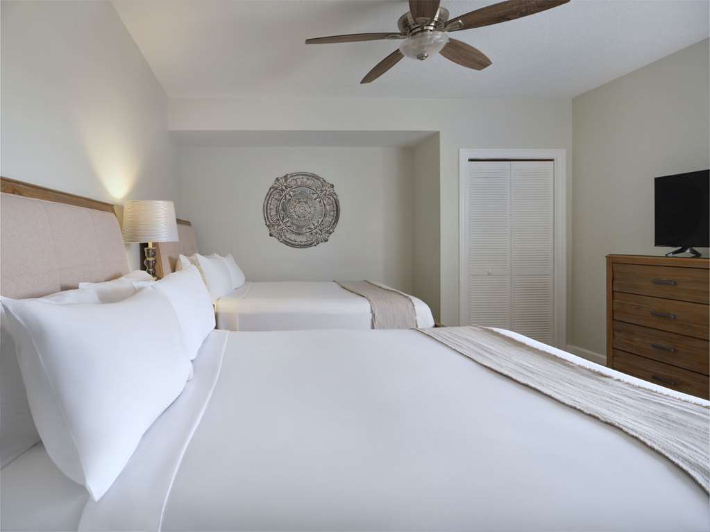 Royale Palms-guestroom-Guest Room,On-Site.jpg