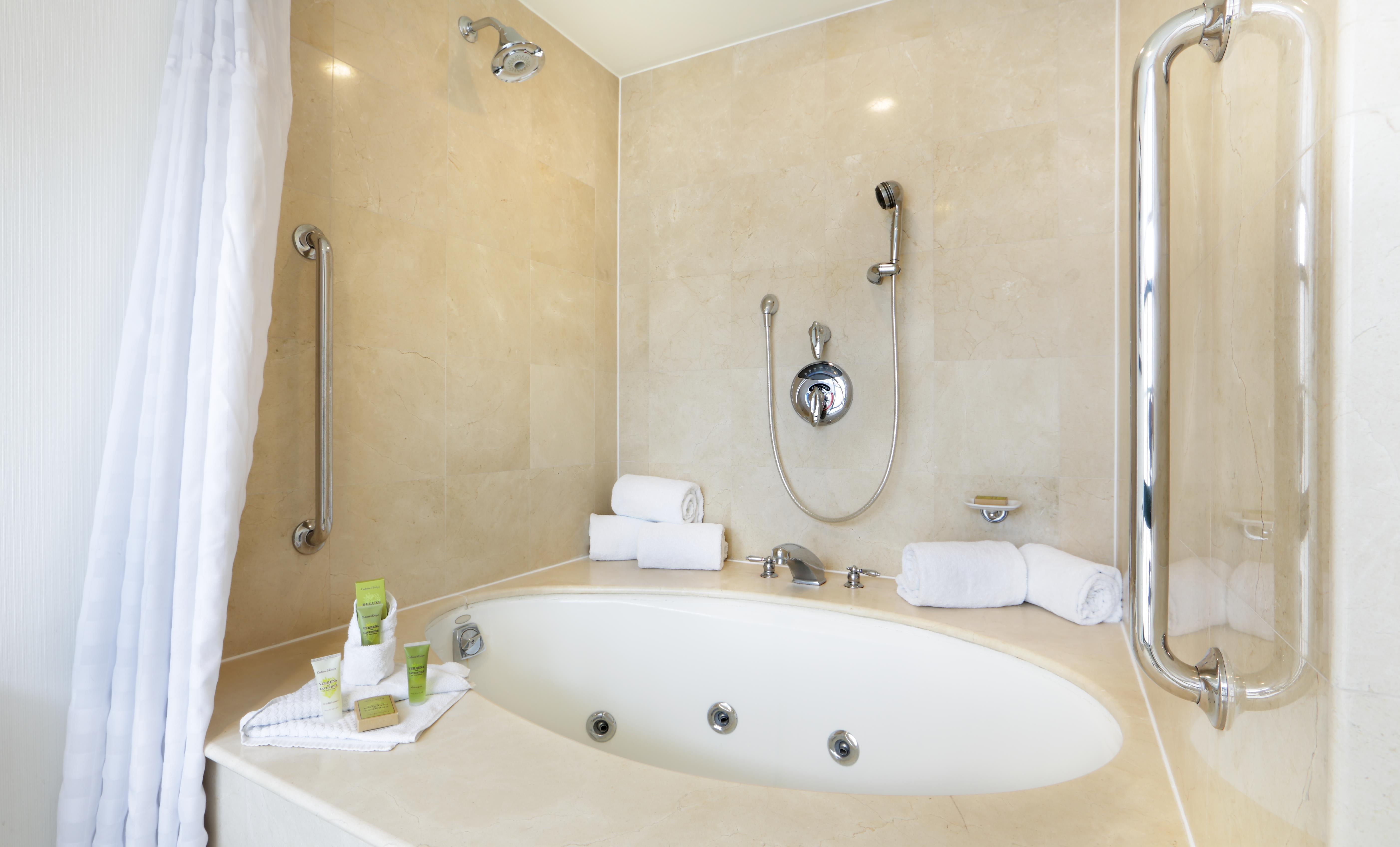 Hilton Mystic Room Type - 1 KING BED WHIRLPOOL TUB