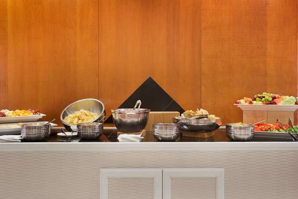 Restaurant - Embassy Suites Newark - I-95, Exit 1B