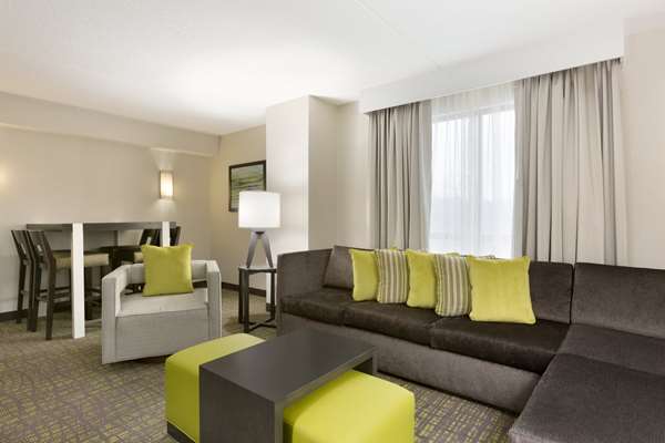  - Embassy Suites Newark - I-95, Exit 1B