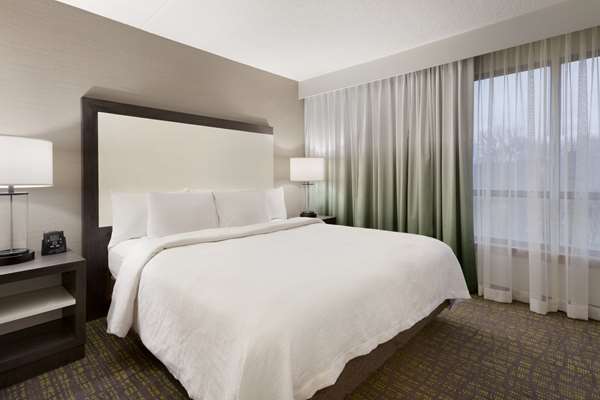  - Embassy Suites Newark - I-95, Exit 1B
