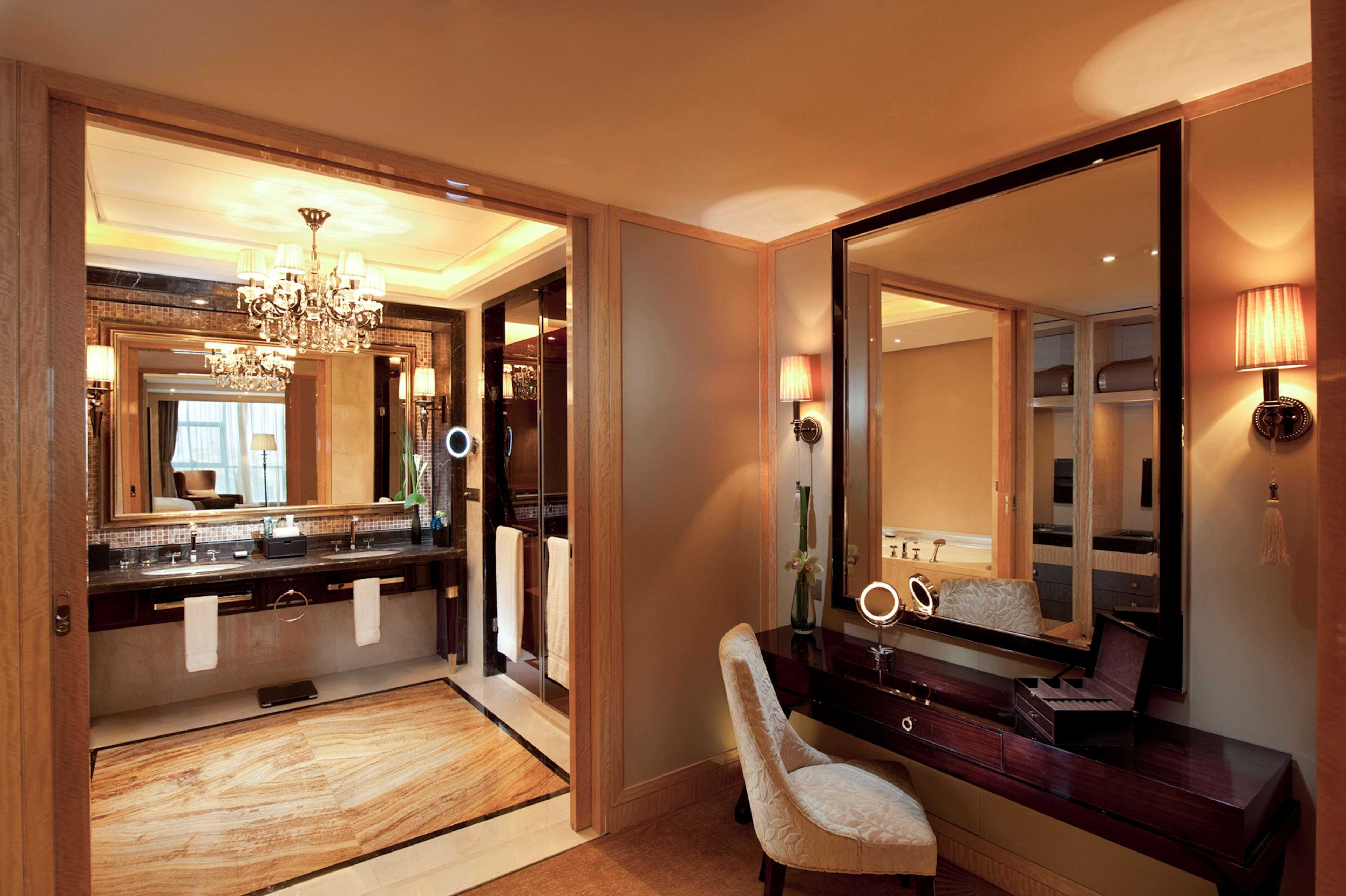 Hilton Nanjing Room Type - KING DELUXE SUITE