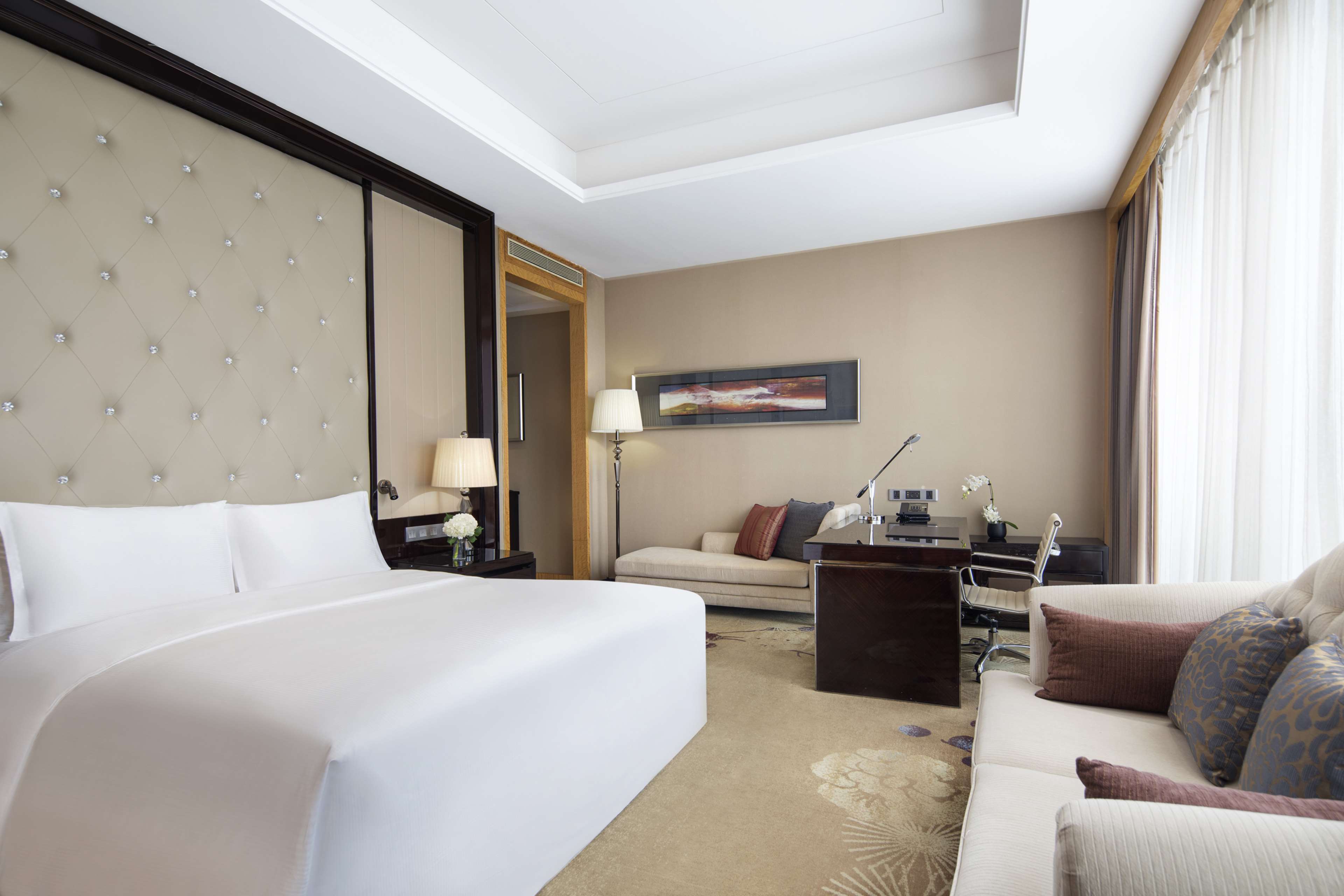 Hilton Nanjing Room Type - KING JUNIOR SUITE