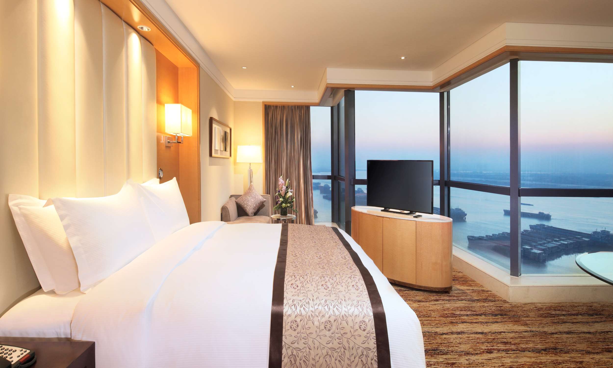 DoubleTree by Hilton Hotel Wuhu Room Type - KING EXECUTIVE ROOM