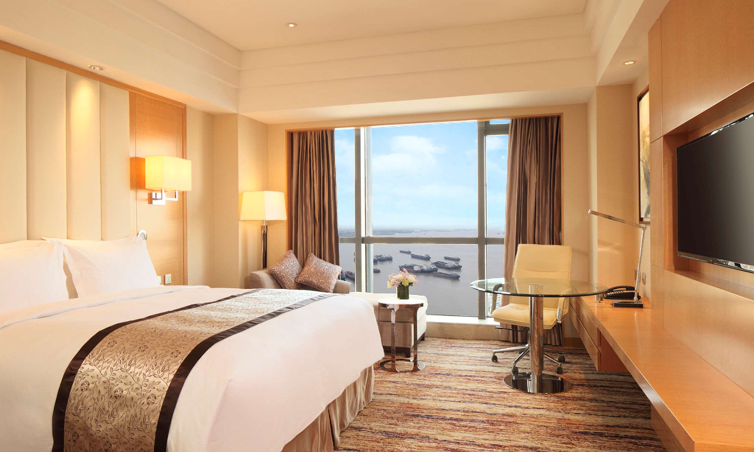 DoubleTree by Hilton Hotel Wuhu Room Type - KING DELUXE ROOM W  VIEW