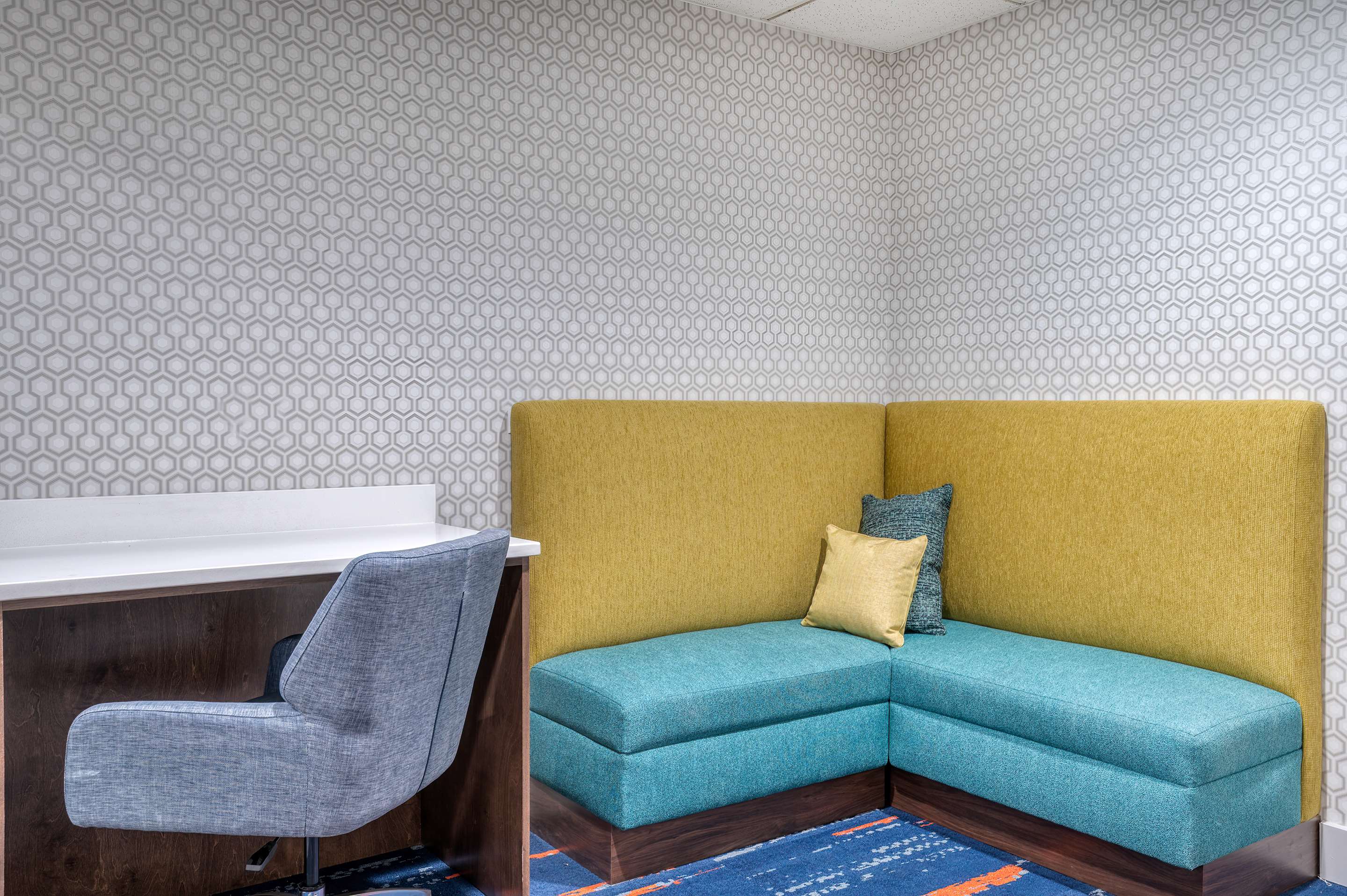Business Center | Hampton Inn New Philadelphia