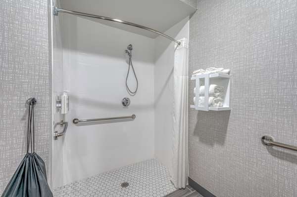  - Hampton Inn New Philadelphia