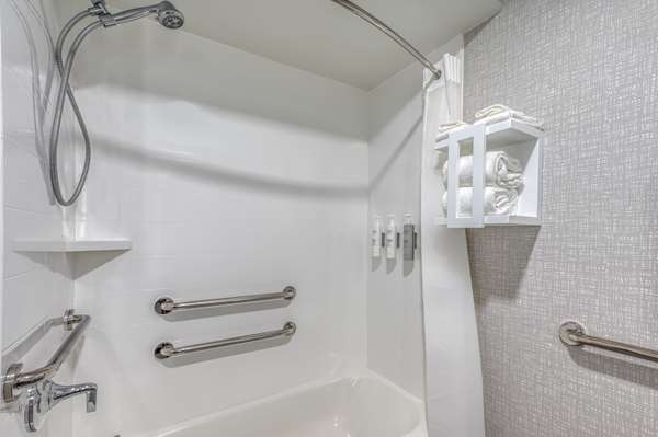  - Hampton Inn New Philadelphia