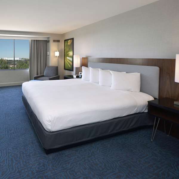  - DoubleTree by Hilton Hotel Newark