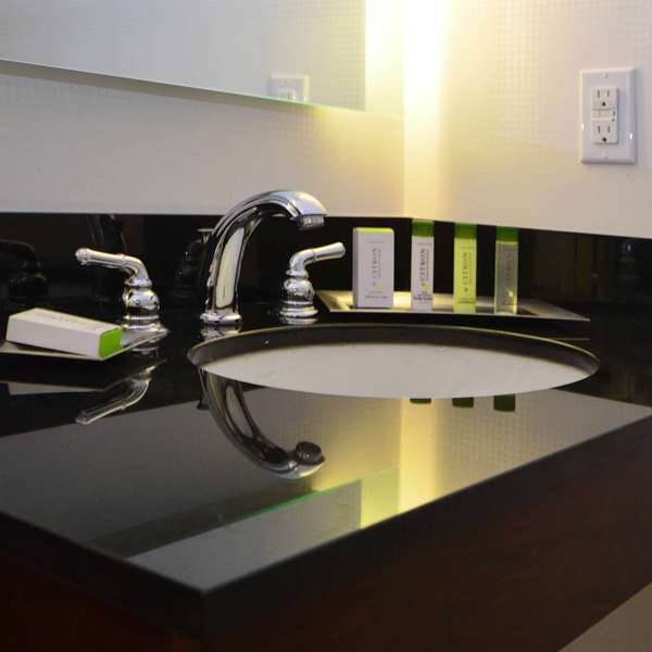  - DoubleTree by Hilton Hotel Newark