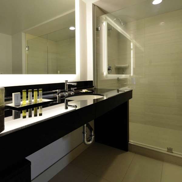  - DoubleTree by Hilton Hotel Newark