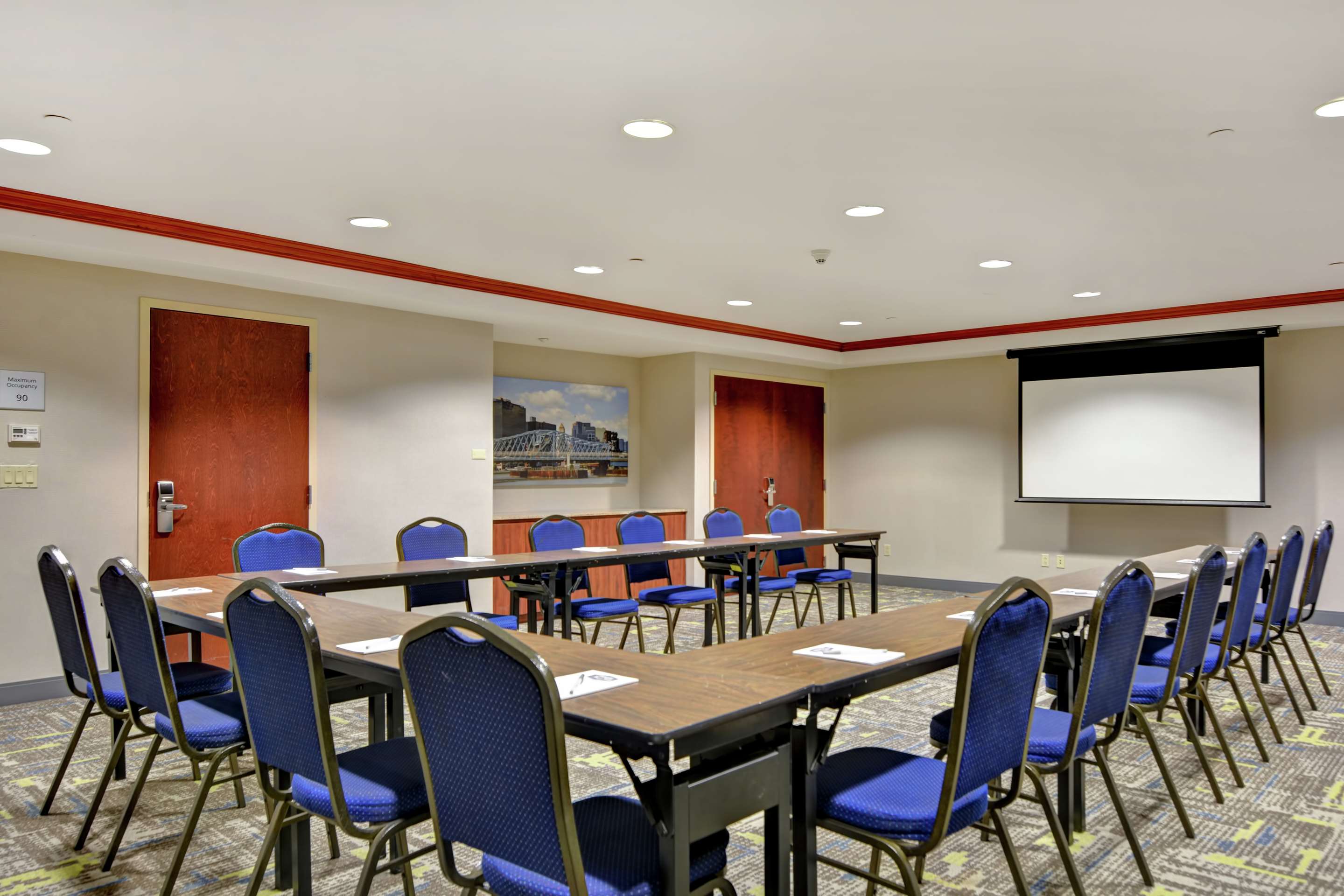 Breakfast Area | Hampton Inn & Suites Newark-Harrison-Riverwalk