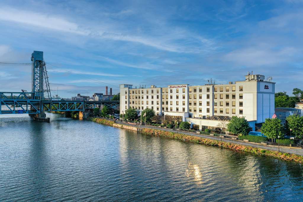 Hampton Inn & Suites Newark Riverwalk