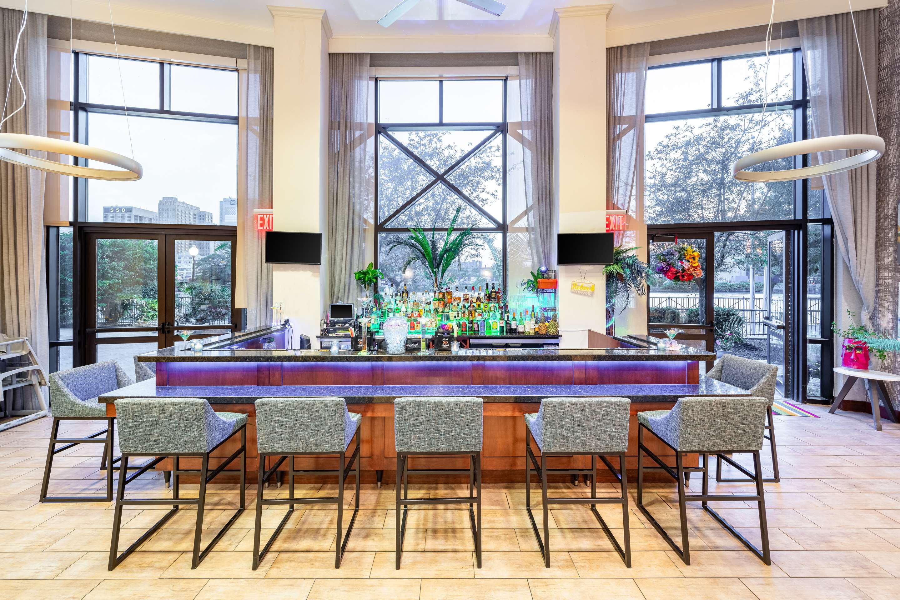 BarLounge | Hampton Inn & Suites Newark-Harrison-Riverwalk
