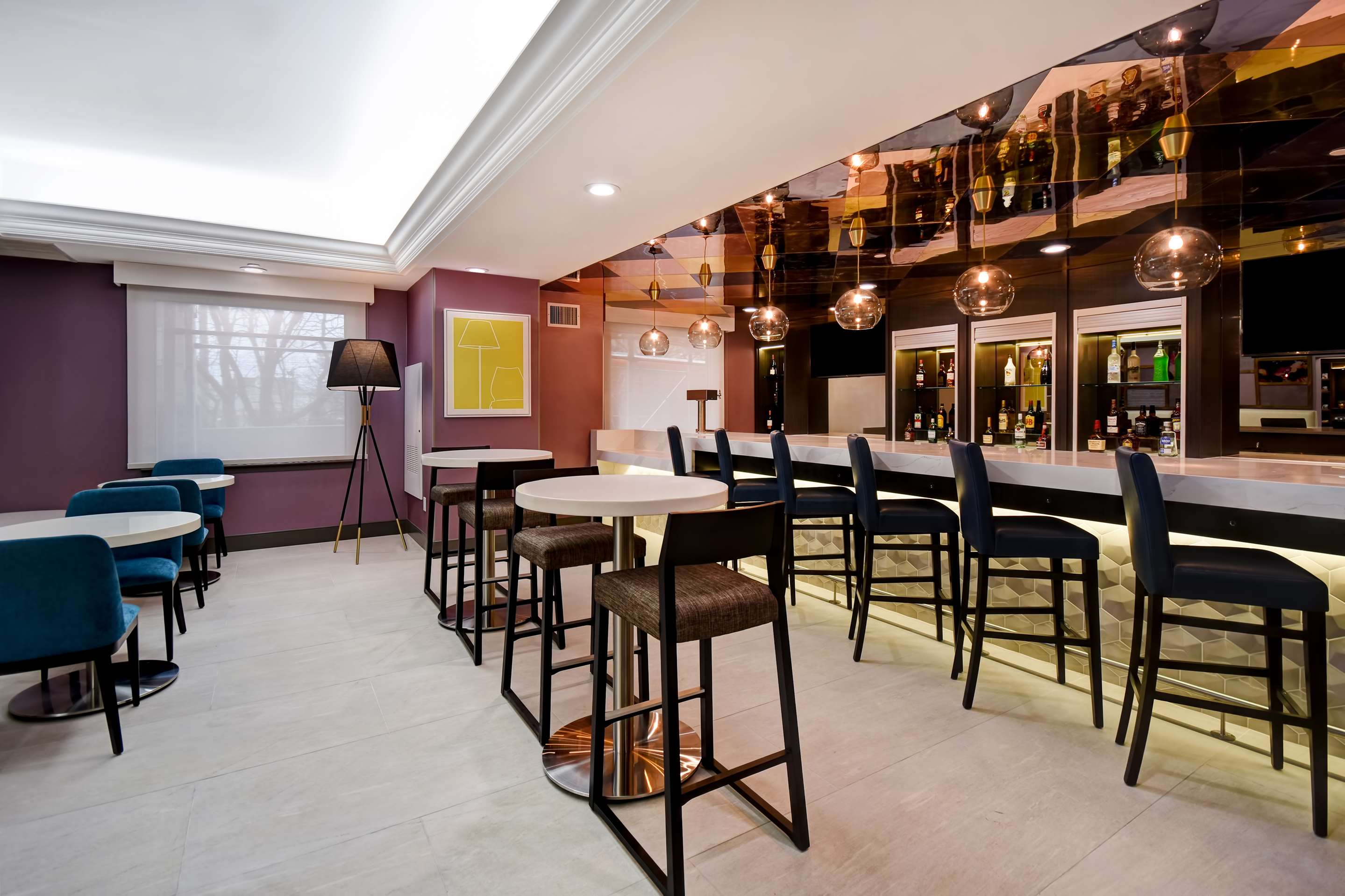 Lobby | Hampton Inn NY-JFK