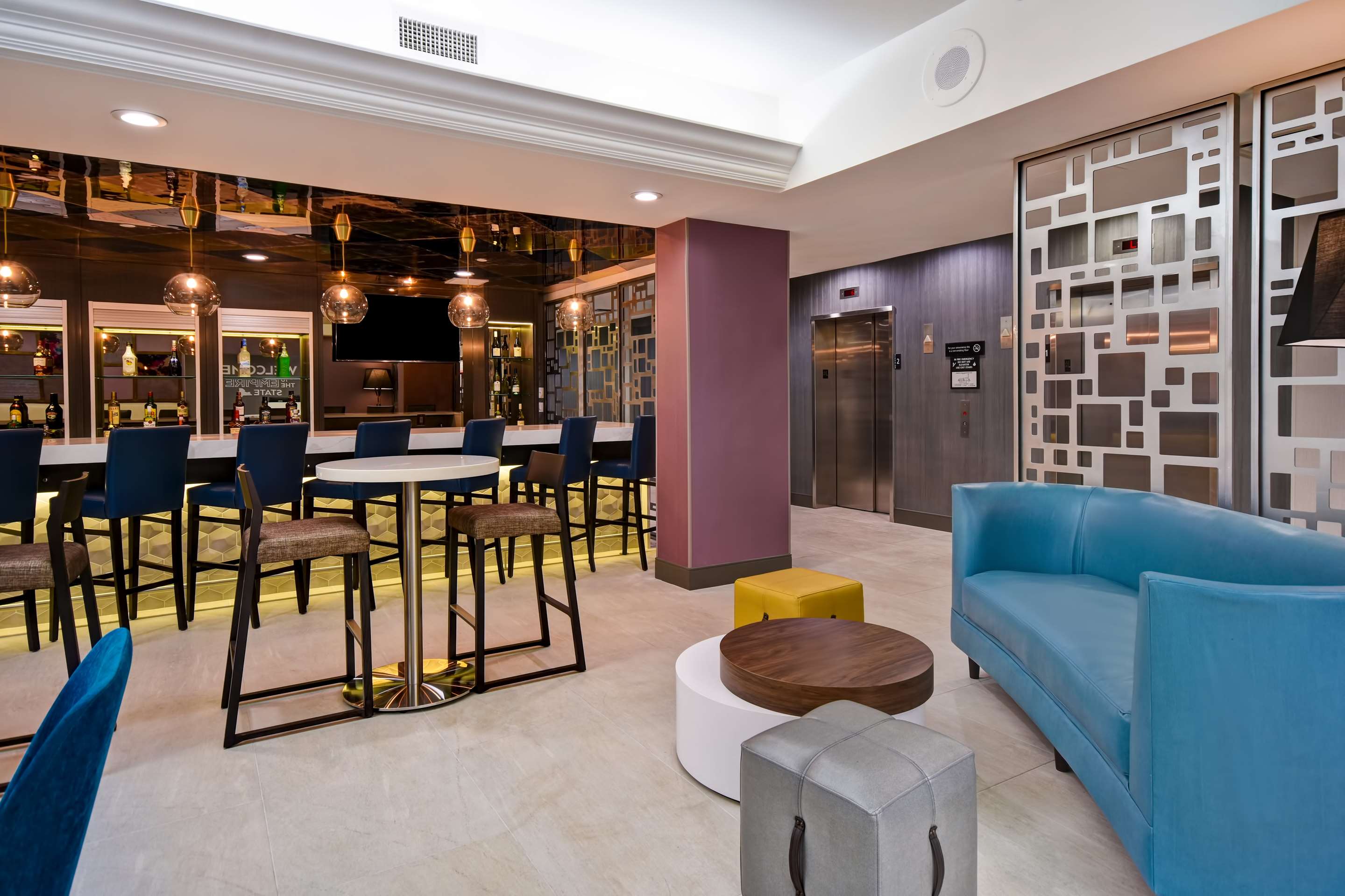 Lobby | Hampton Inn NY-JFK