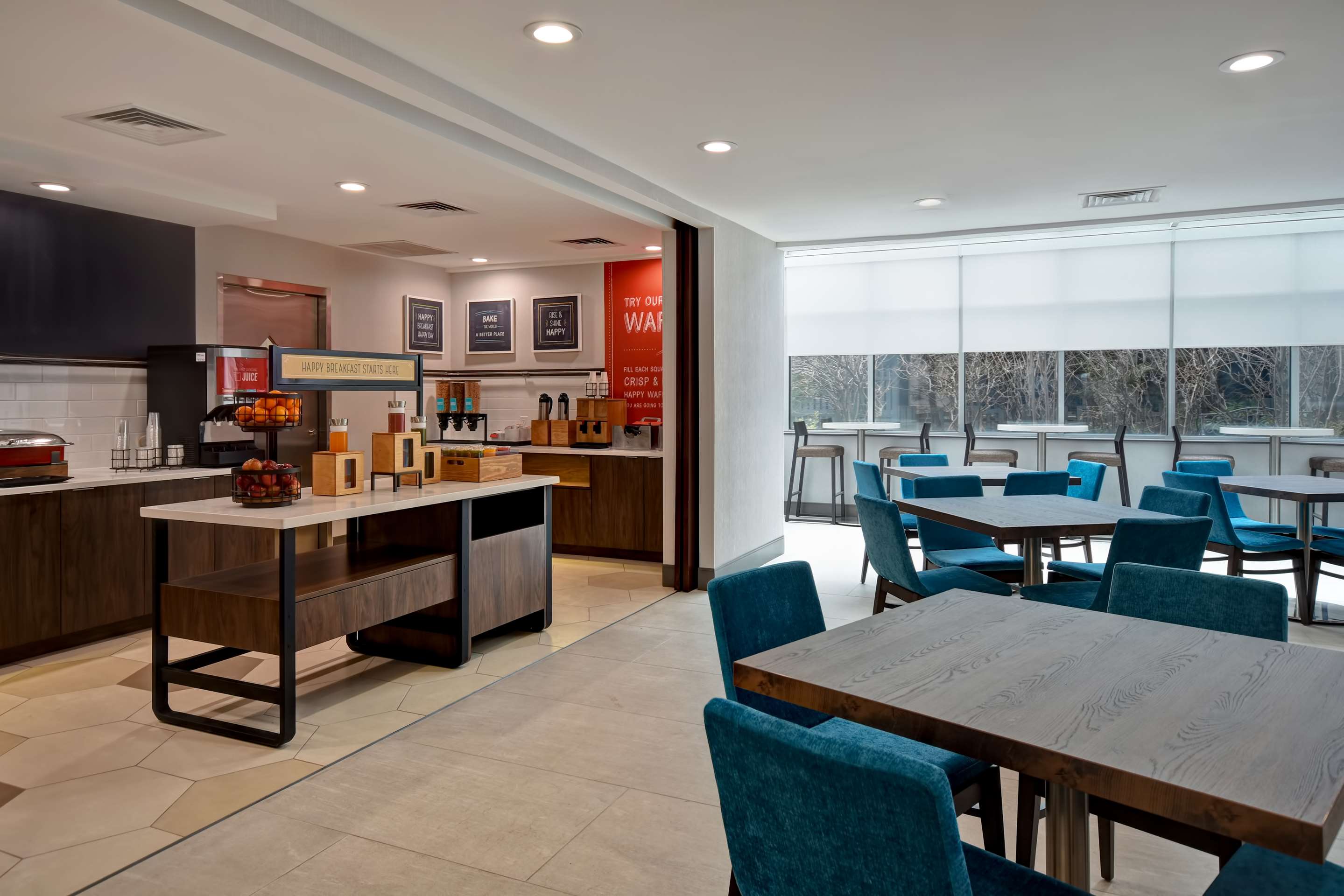 Breakfast Area | Hampton Inn NY-JFK