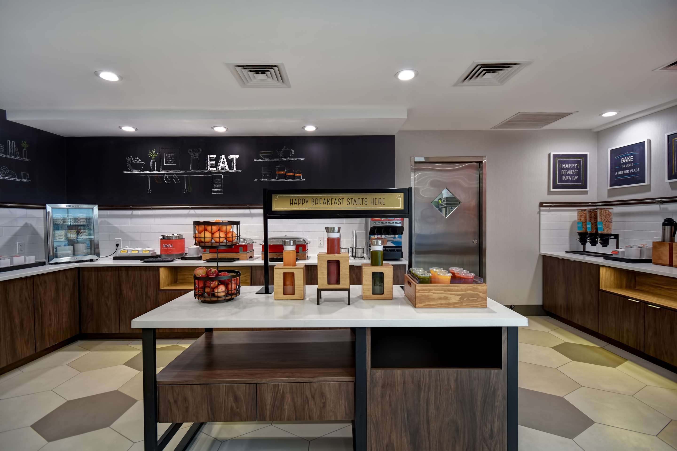 Breakfast Area | Hampton Inn NY-JFK