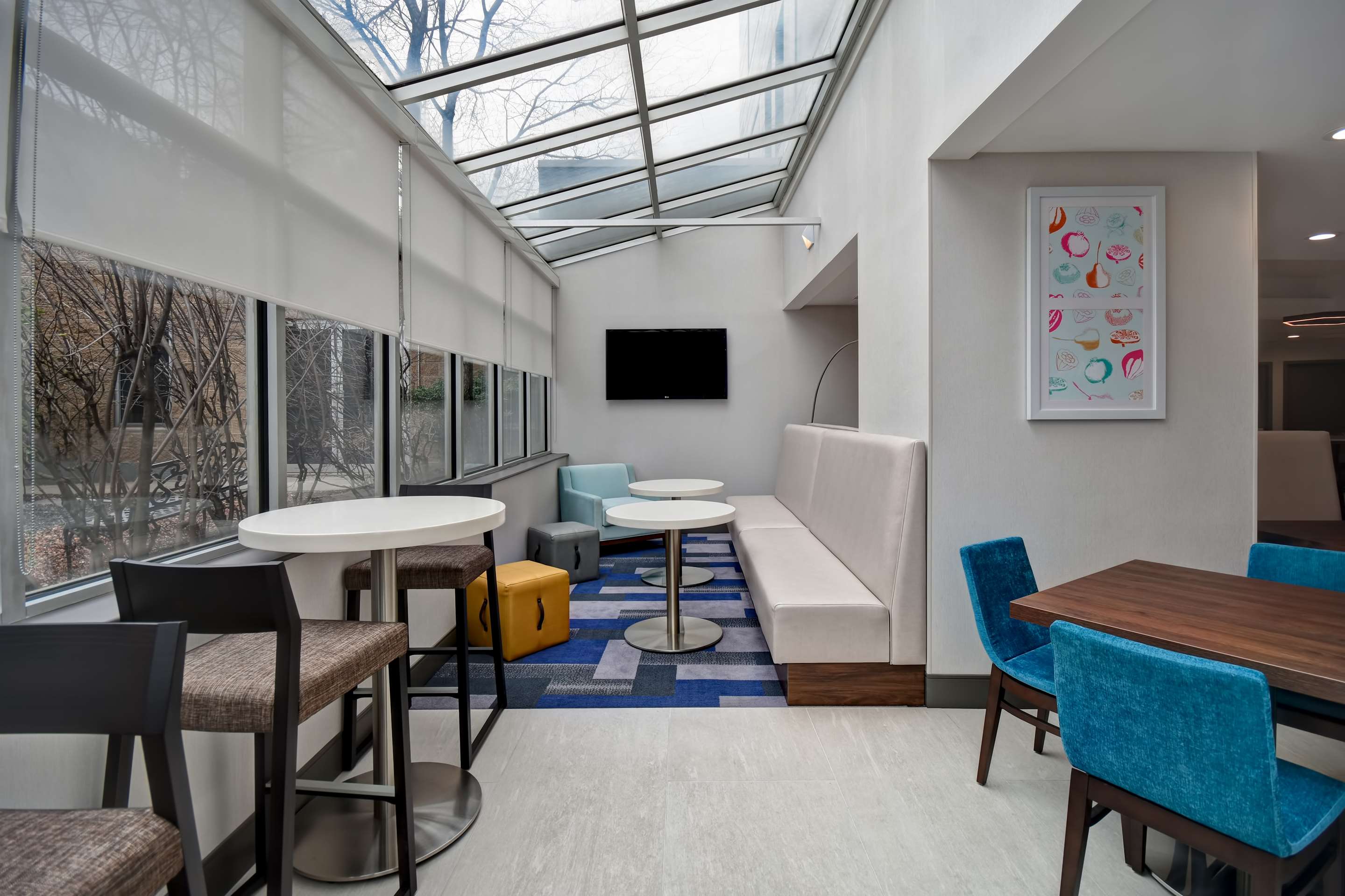 Breakfast Area | Hampton Inn NY-JFK