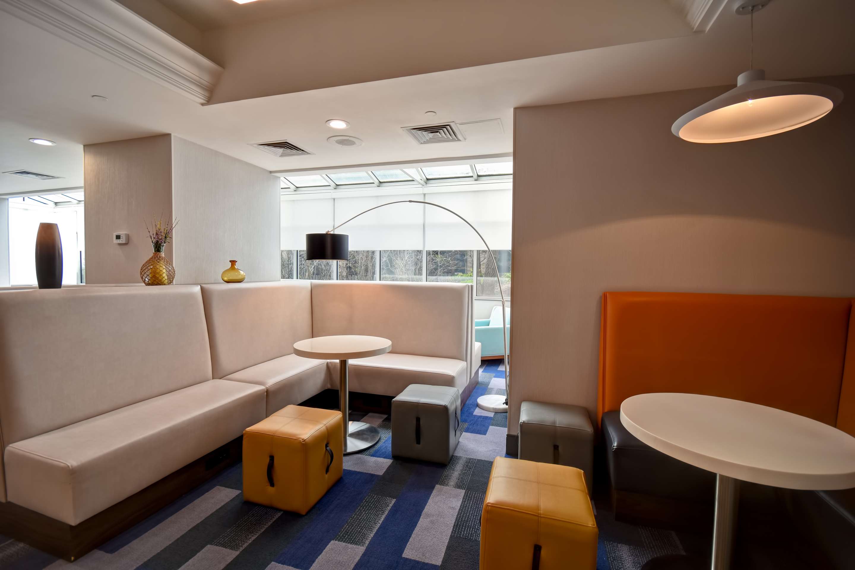 Breakfast Area | Hampton Inn NY-JFK