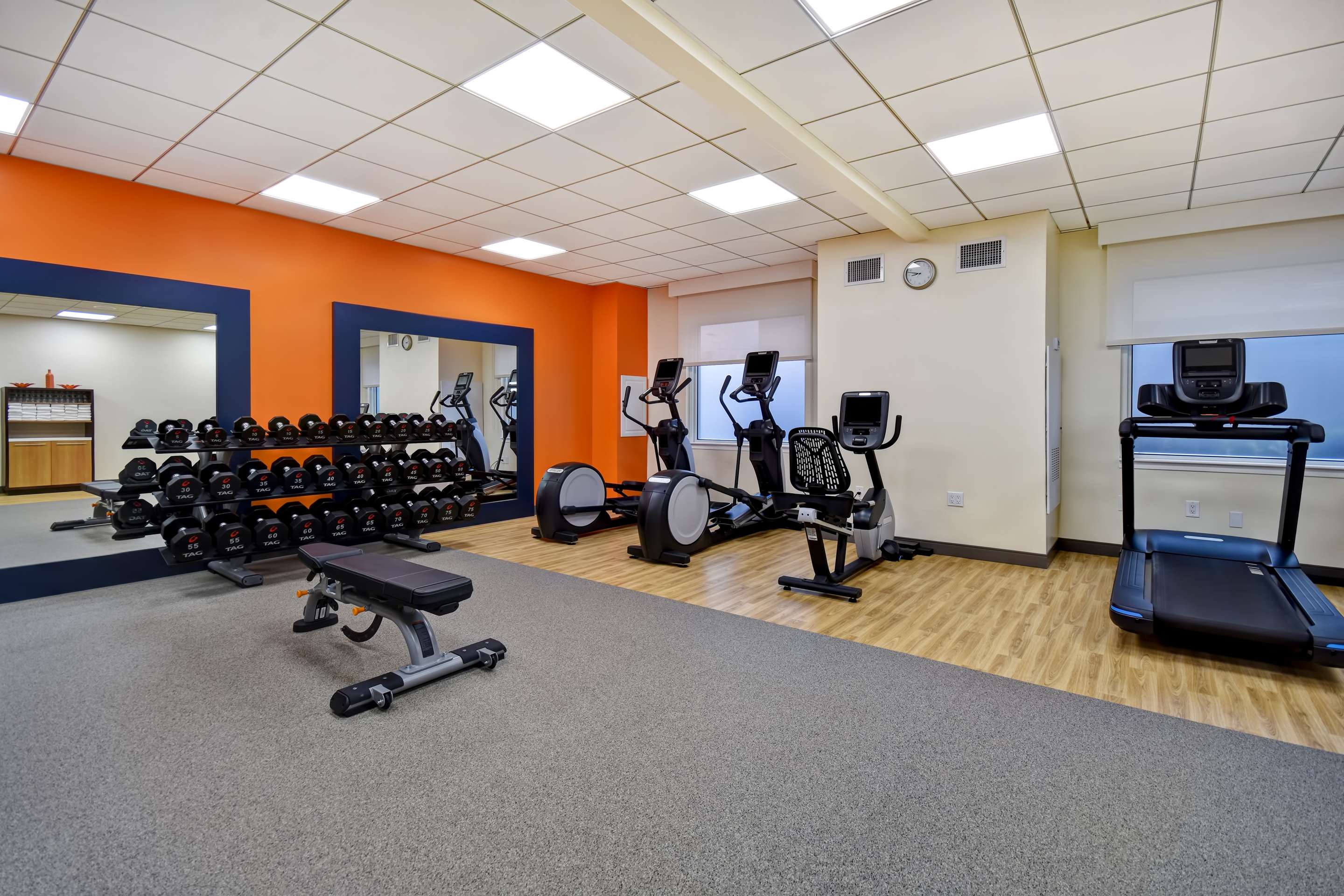 Health club fitness center gym | Hampton Inn NY-JFK