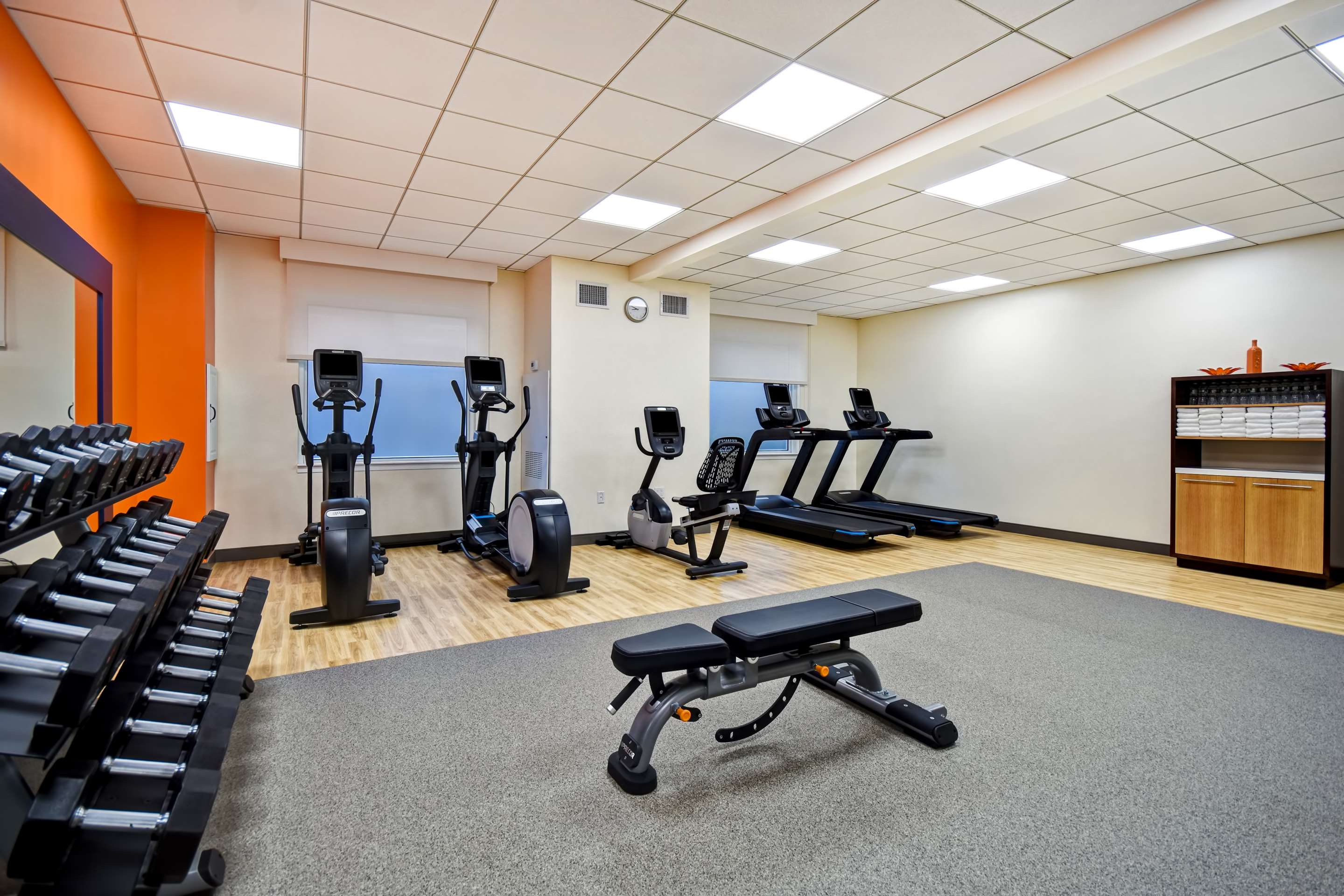 Health club fitness center gym | Hampton Inn NY-JFK