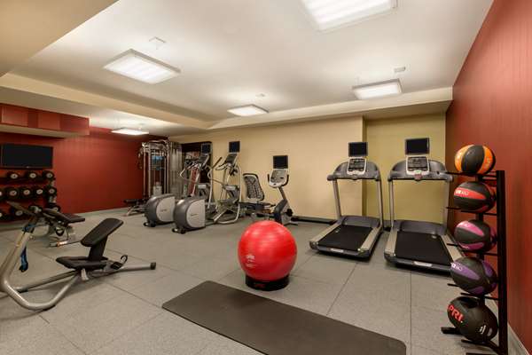 Fitness/ Exercise Room - Hilton Garden Inn United Nations New York
