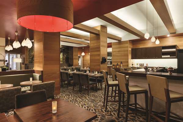 Restaurant - Hilton Garden Inn United Nations New York