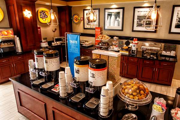 Restaurant - Hampton Inn Staten Island