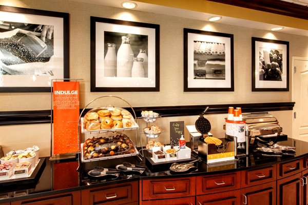 Restaurant - Hampton Inn Staten Island