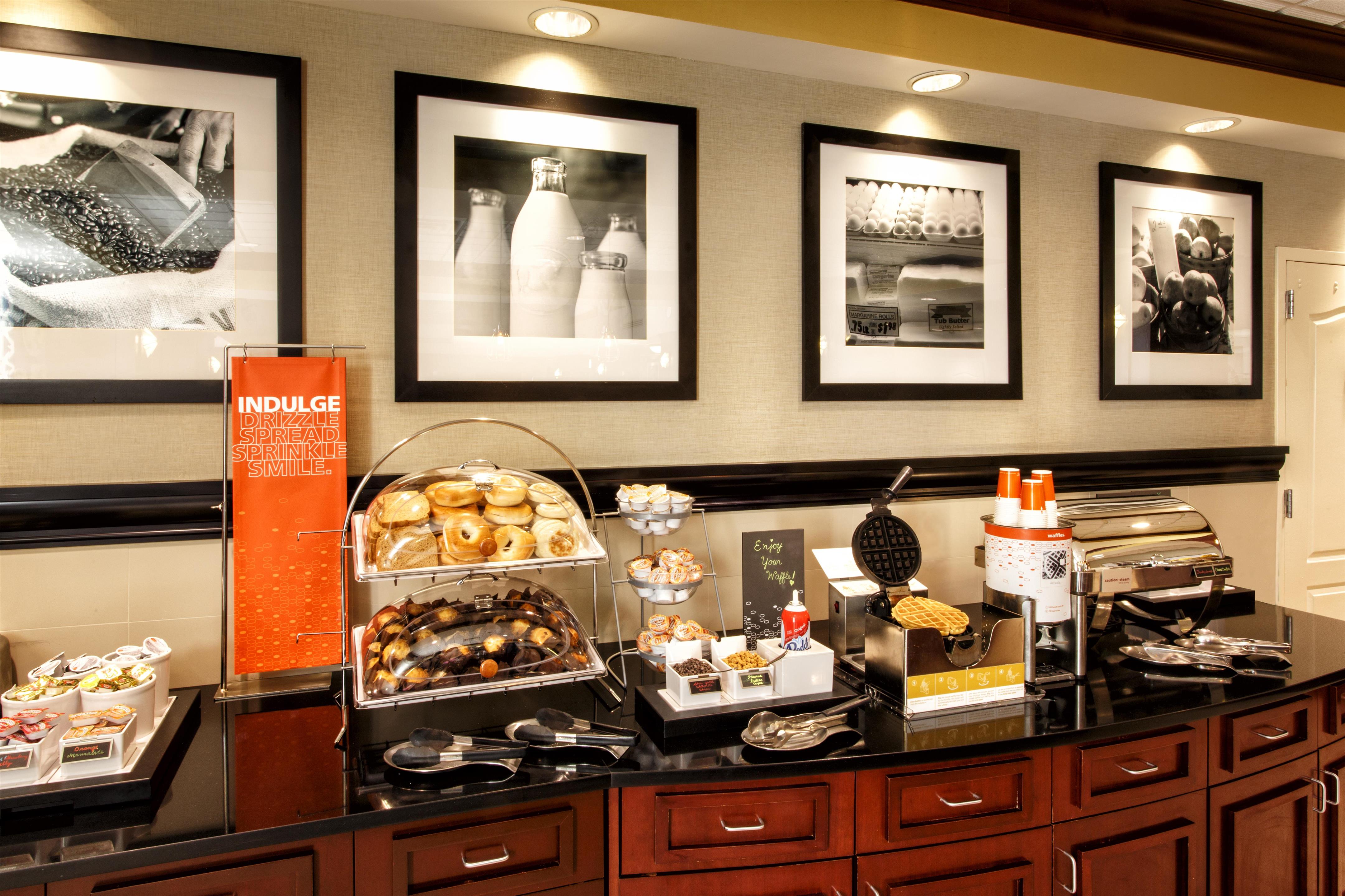 Restaurant | Hampton Inn & Suites Staten Island