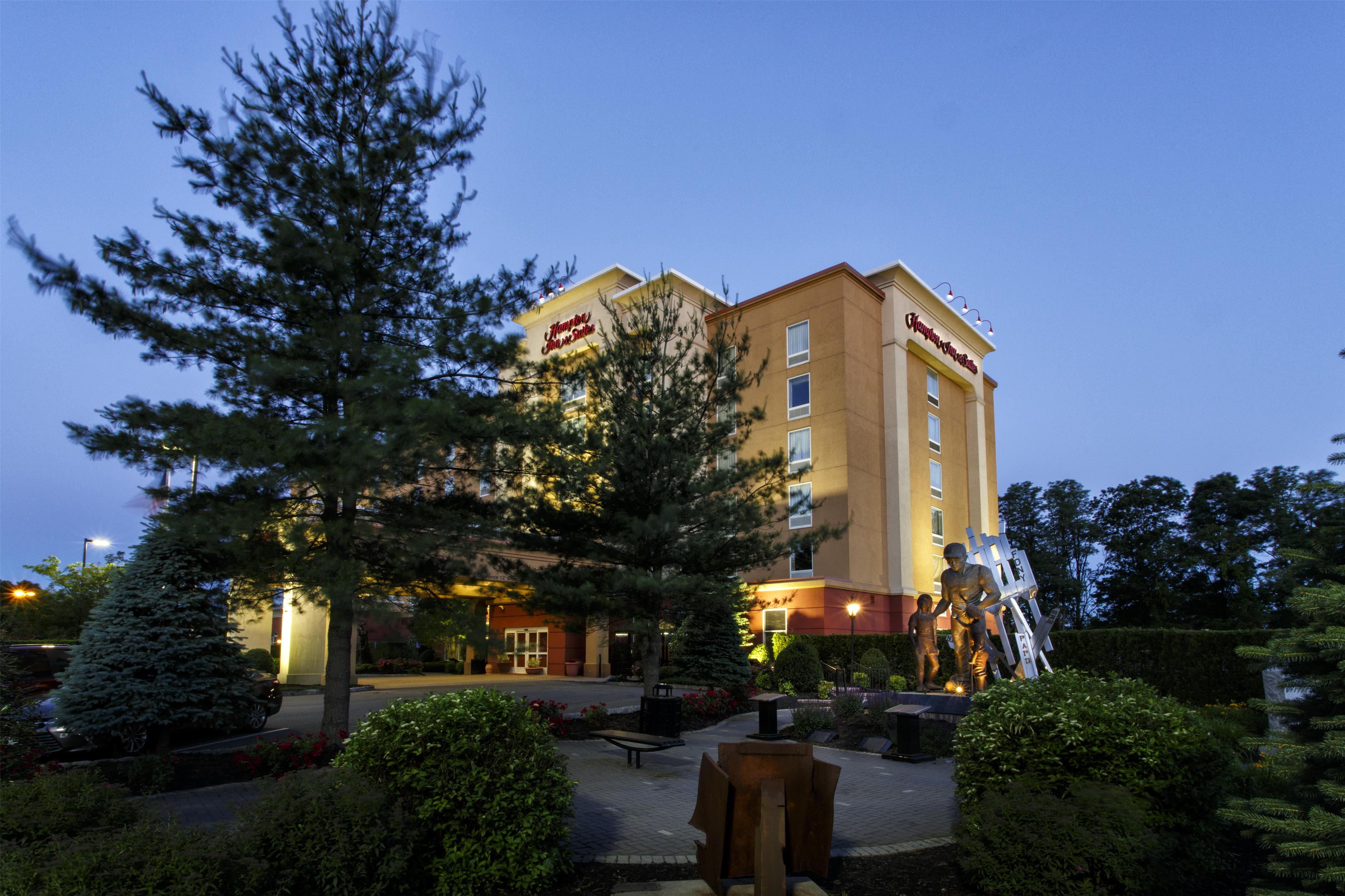 Exterior | Hampton Inn & Suites Staten Island