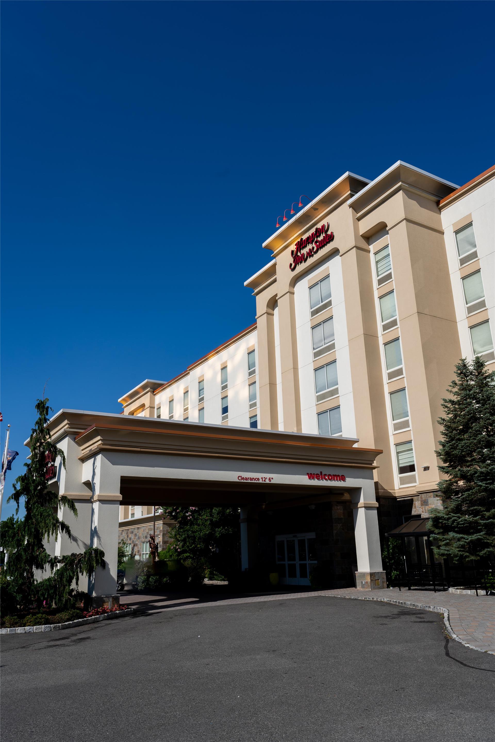 Exterior | Hampton Inn & Suites Staten Island