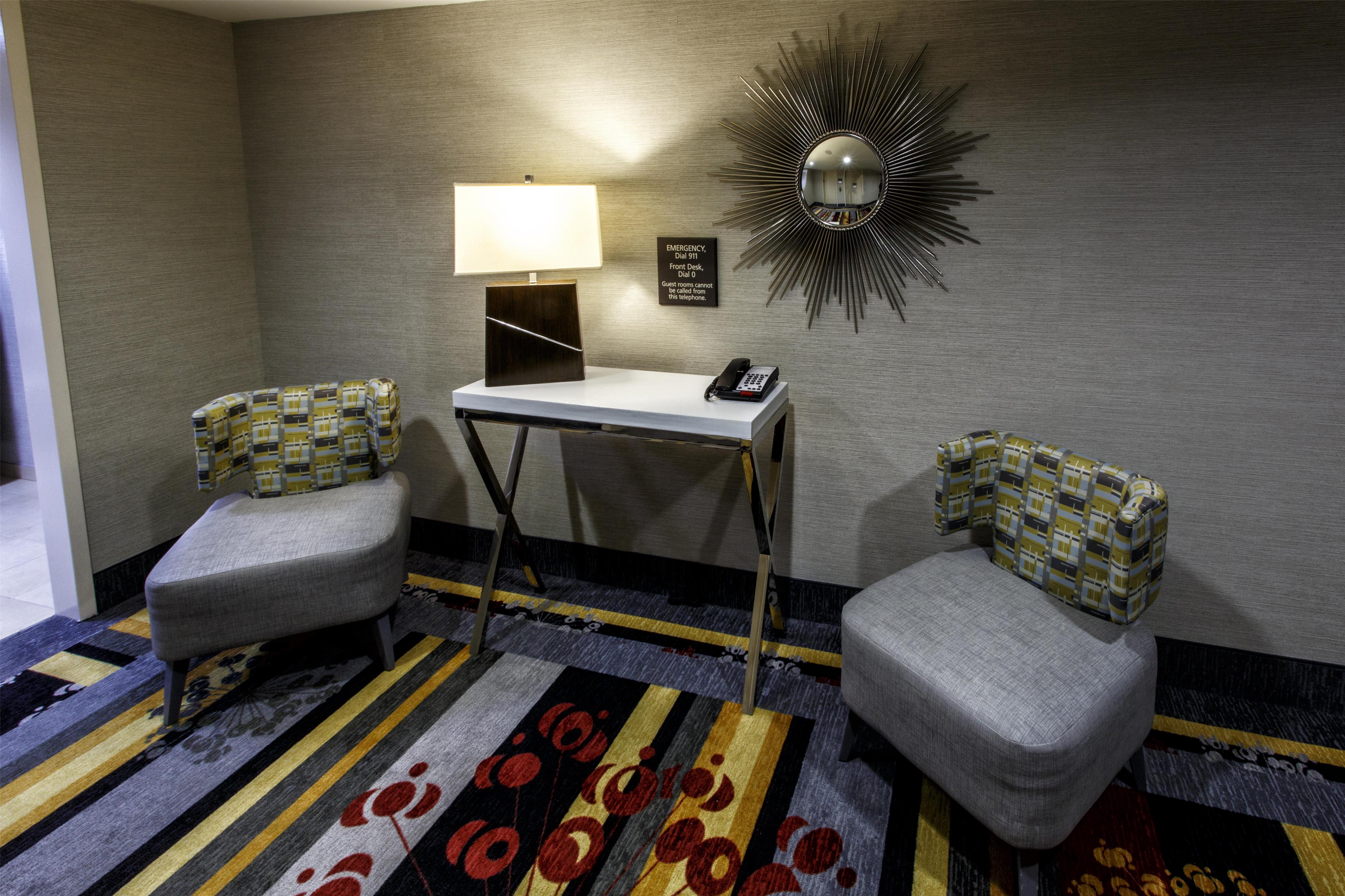 Lobby | Hampton Inn & Suites Staten Island