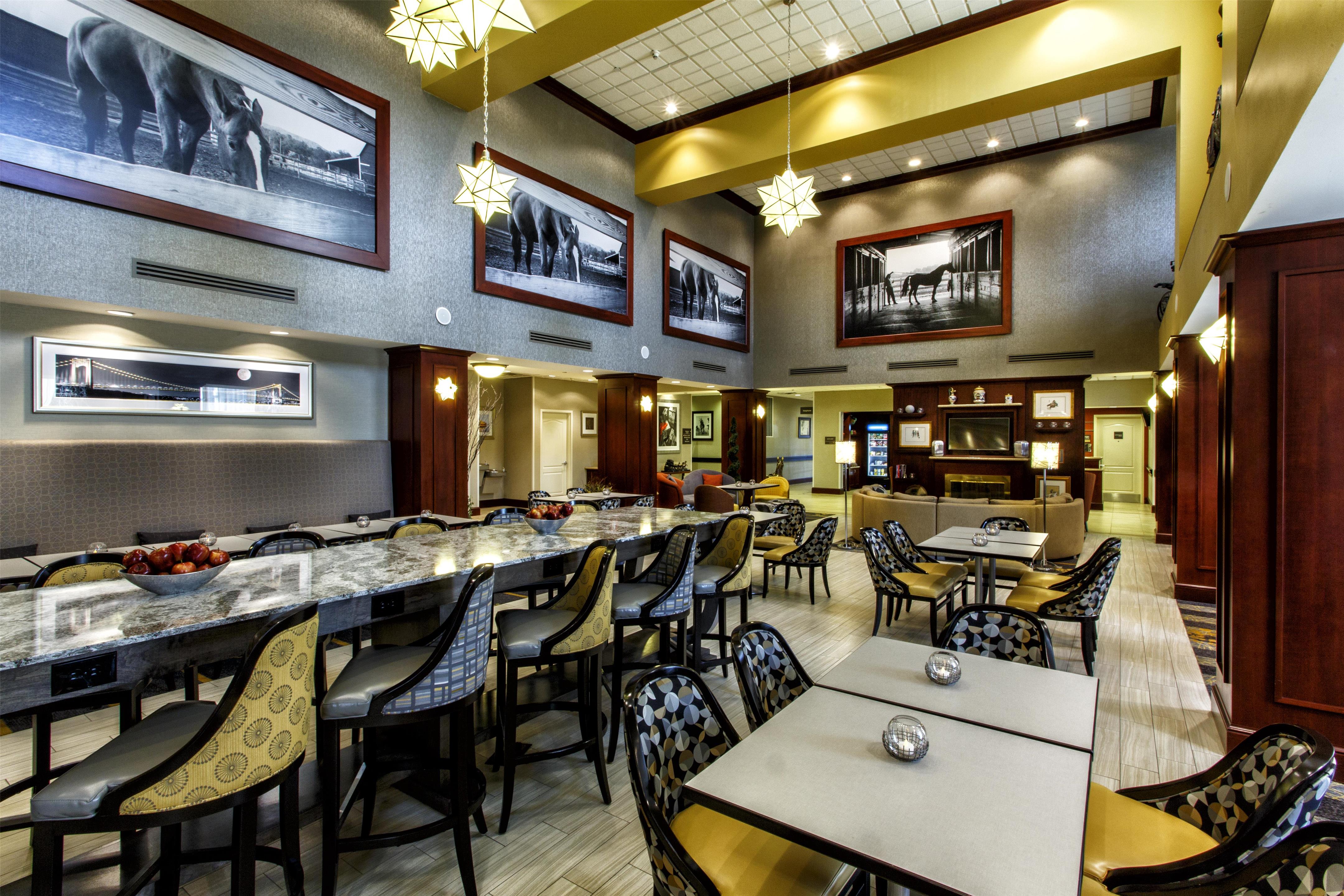 Restaurant | Hampton Inn & Suites Staten Island