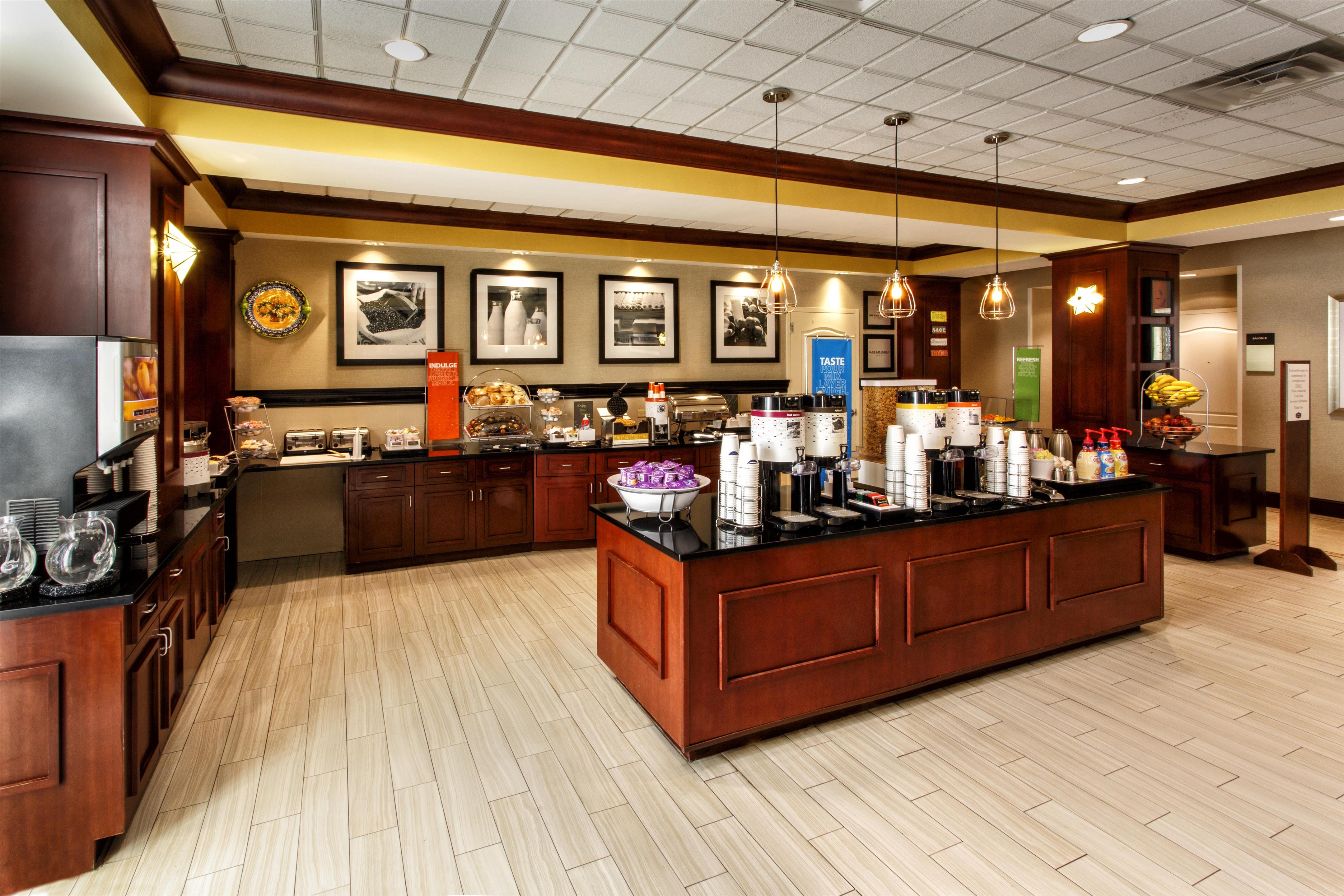 Restaurant | Hampton Inn & Suites Staten Island